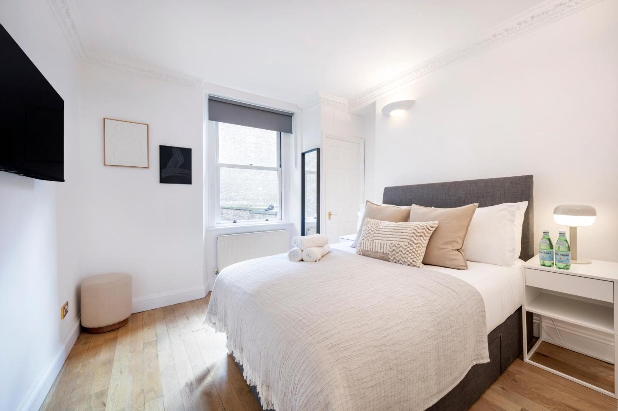 2 Bedr, 3 Beds, 1 Bath Thames, Trafalgar Sq Leilighet