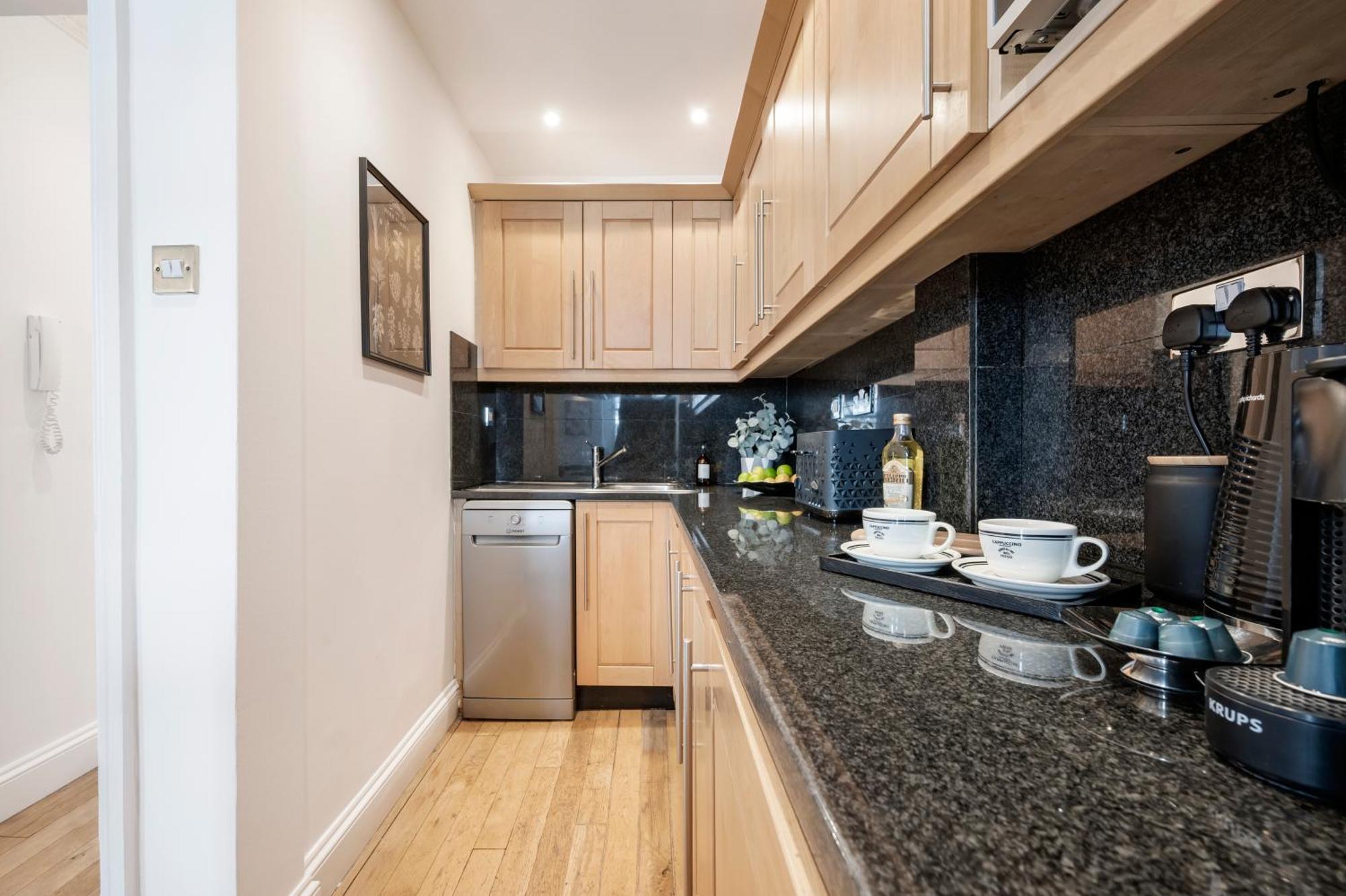2 Bedr, 3 Beds, 1 Bath Thames, Trafalgar Sq Leilighet *