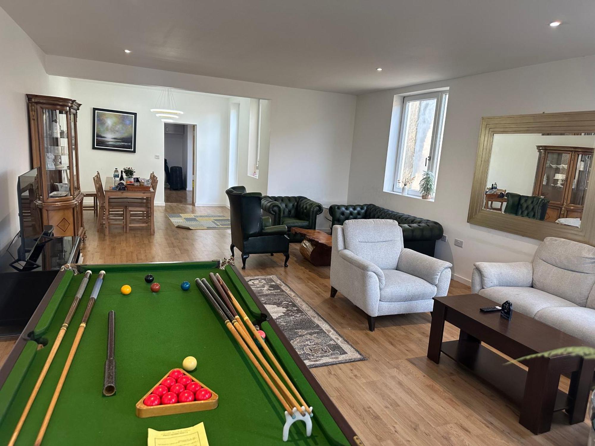 North A Spacious 7 Bedroom House Accommodating Up To 18 People Complete With Own Gym And Table Tennis Сasa de vacaciones