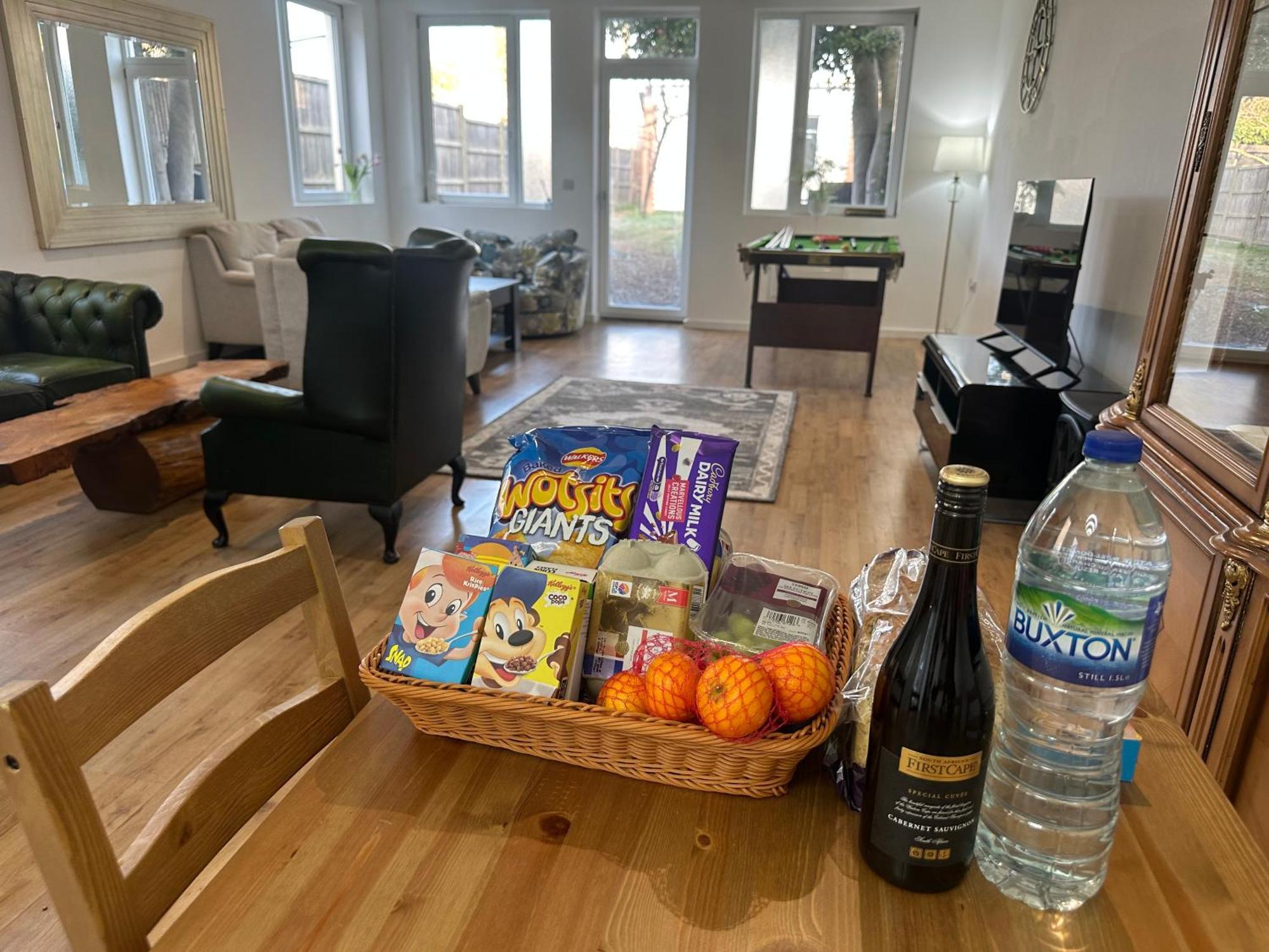 North A Spacious 7 Bedroom House Accommodating Up To 18 People Complete With Own Gym And Table Tennis Сasa de vacaciones