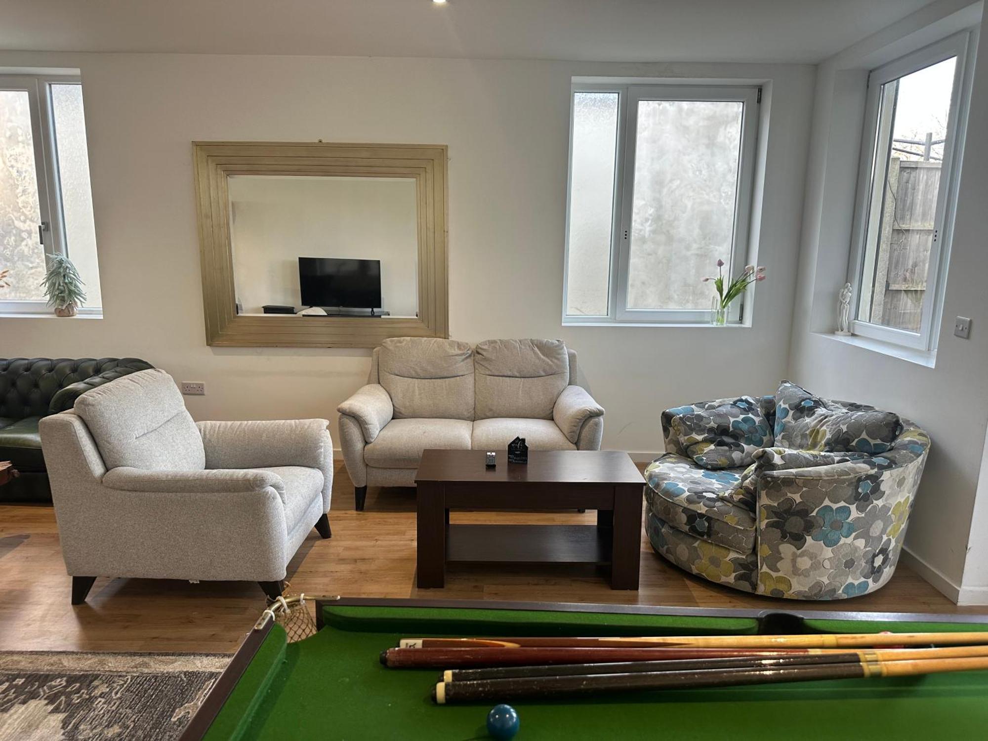 North A Spacious 7 Bedroom House Accommodating Up To 18 People Complete With Own Gym And Table Tennis Feriehus *