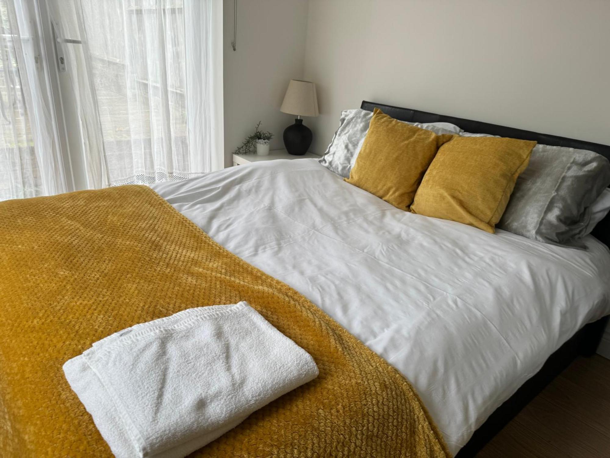 The Earl - Close To London
