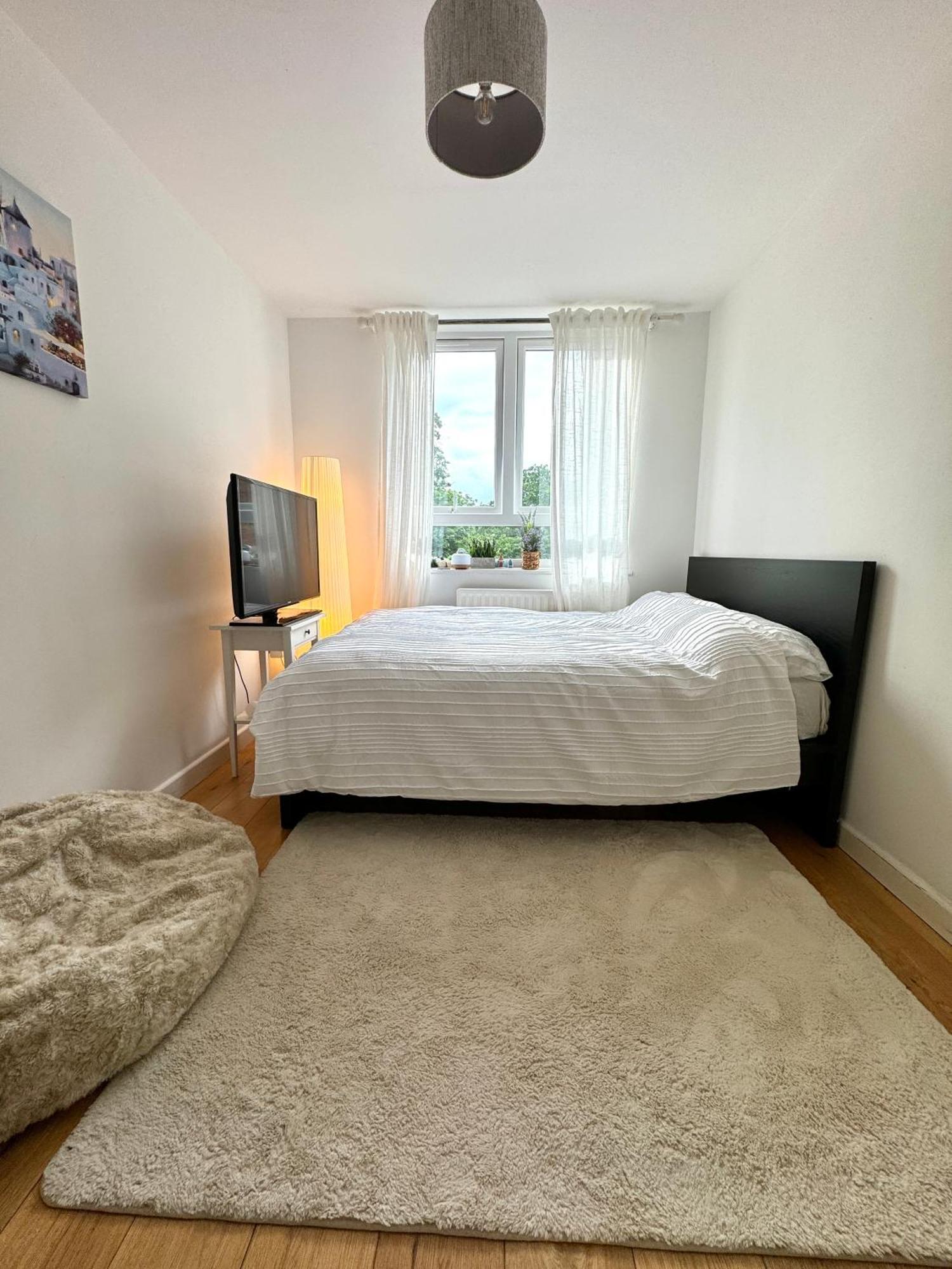 Bright And Cozy Breakfast Included Apartment London