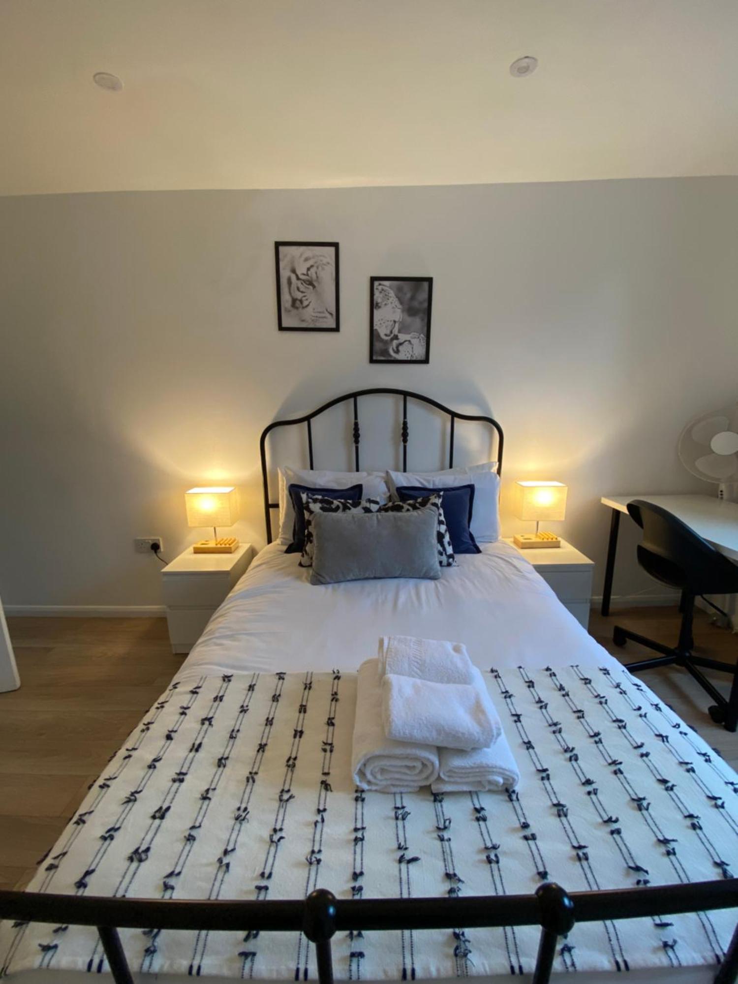 2-bed Flat On The Lively Old Compton St - Soho! London