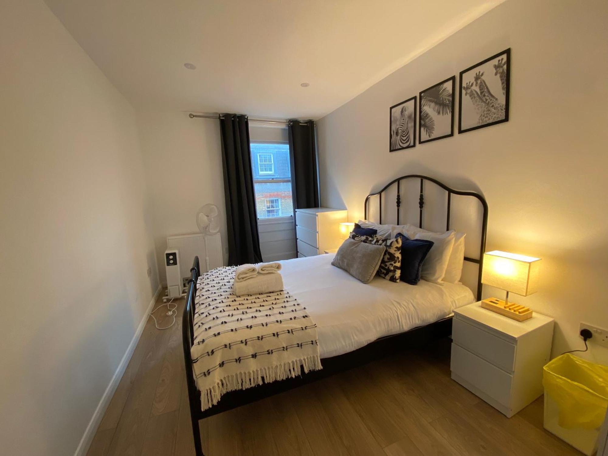 2-bed Flat On The Lively Old Compton St - Soho! Apartment