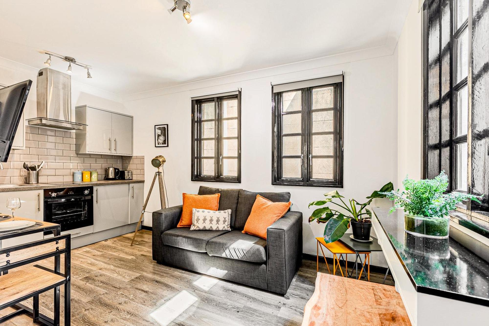 Langdon Apartments, Bouverie Place