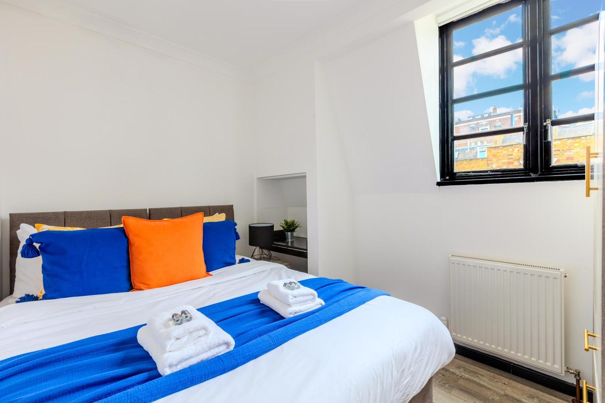 Langdon Apartments, Bouverie Place *