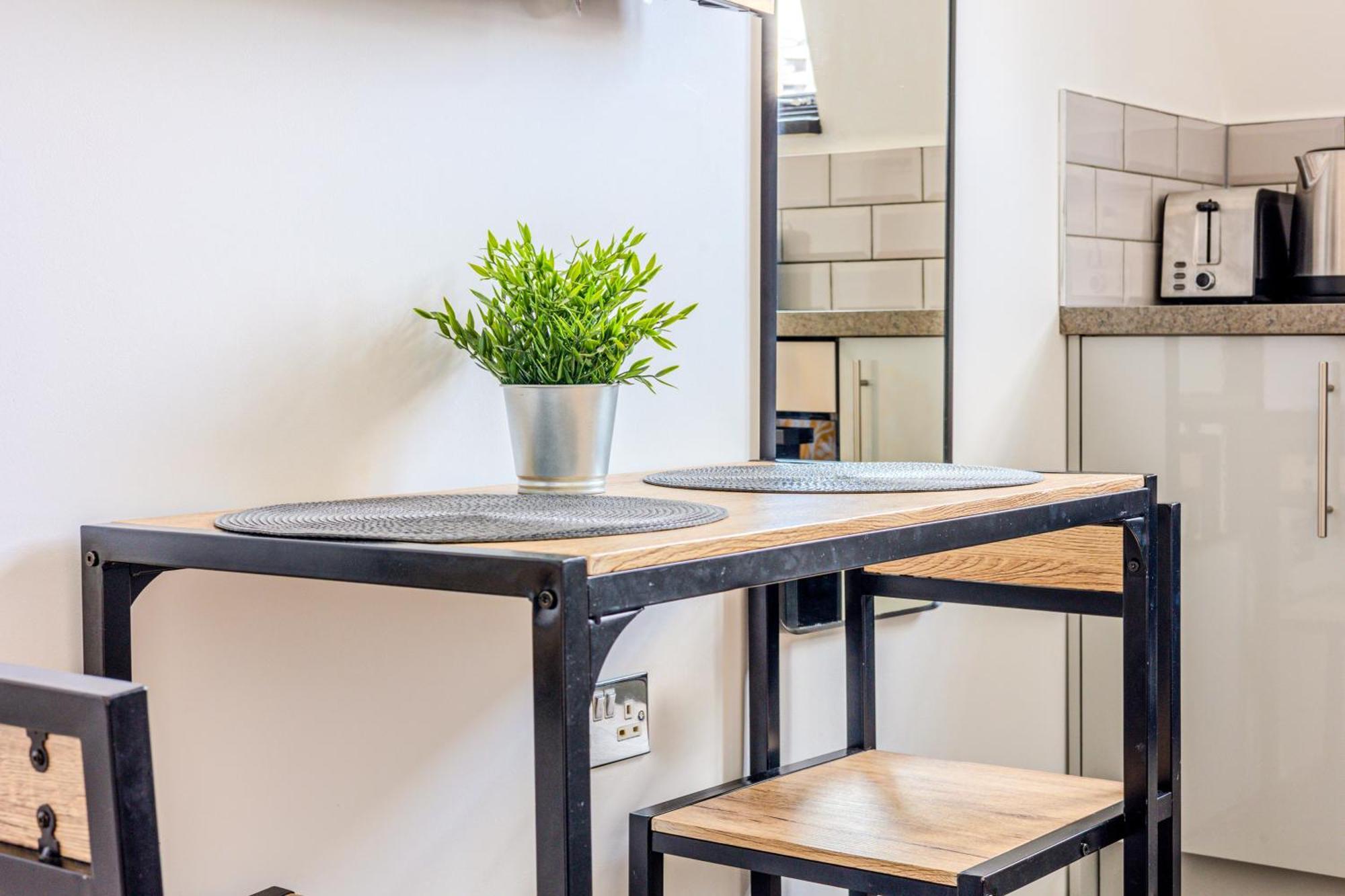 Langdon Apartments, Bouverie Place Apartment *