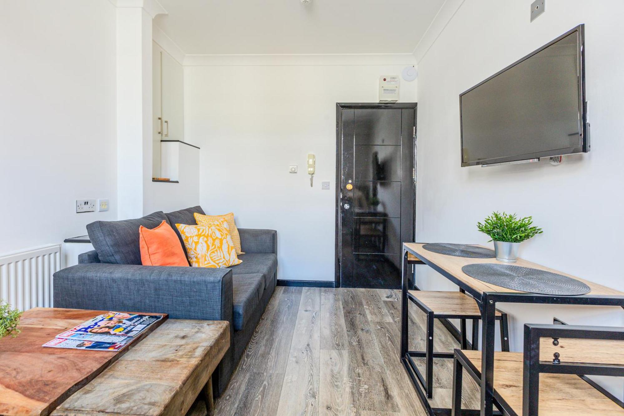 Langdon Apartments, Bouverie Place *