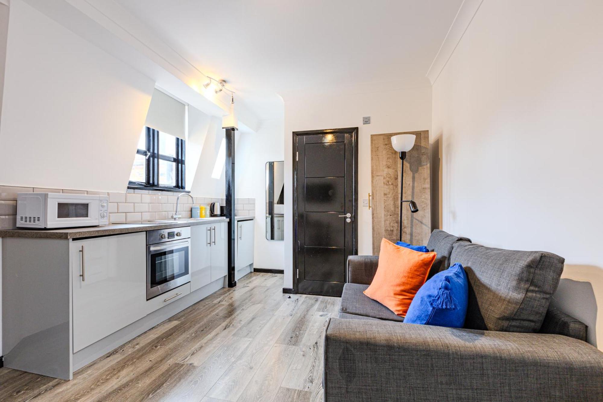 Langdon Apartments, Bouverie Place Apartment