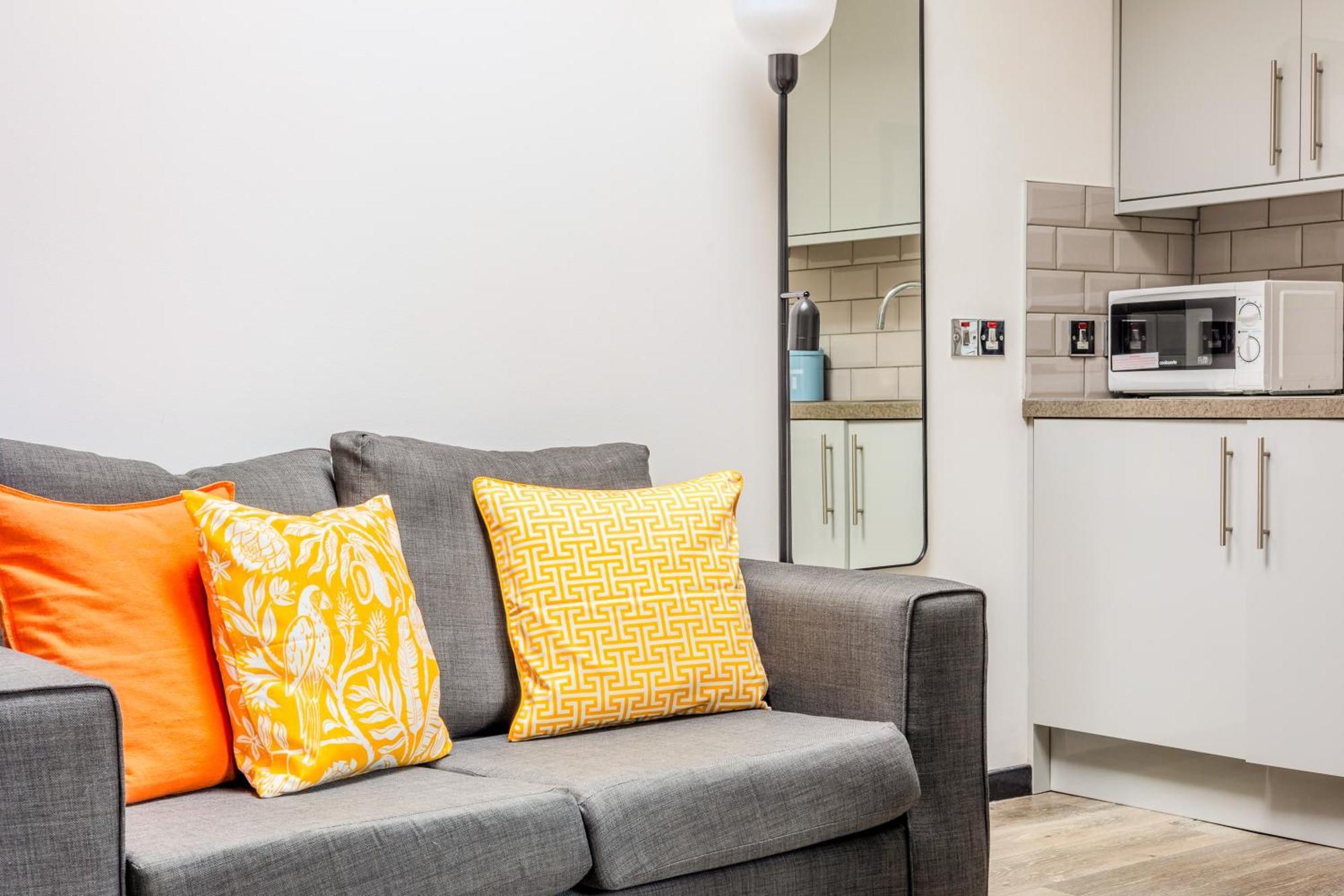 Langdon Apartments, Bouverie Place