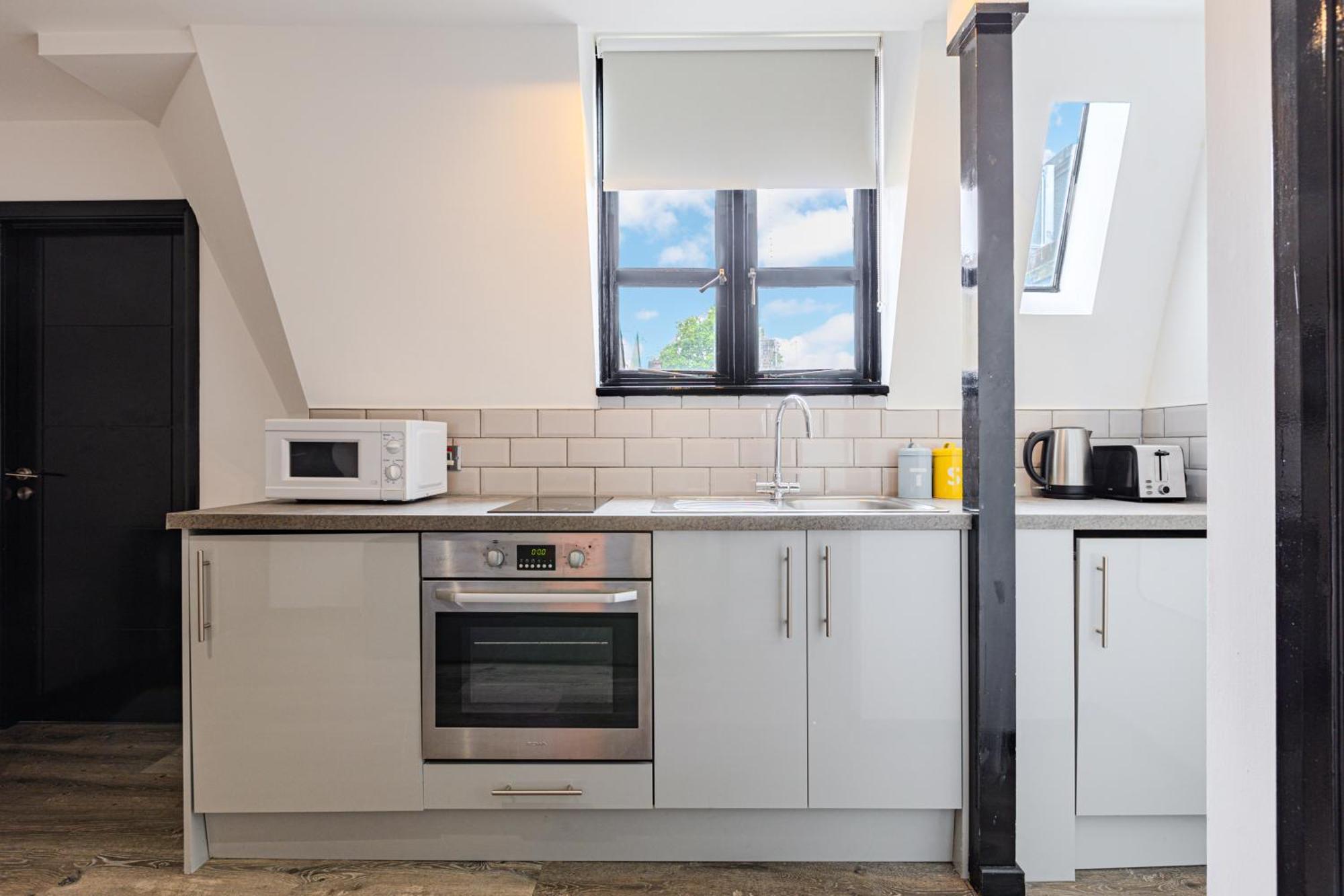 Apartment Langdon Apartments, Bouverie Place London