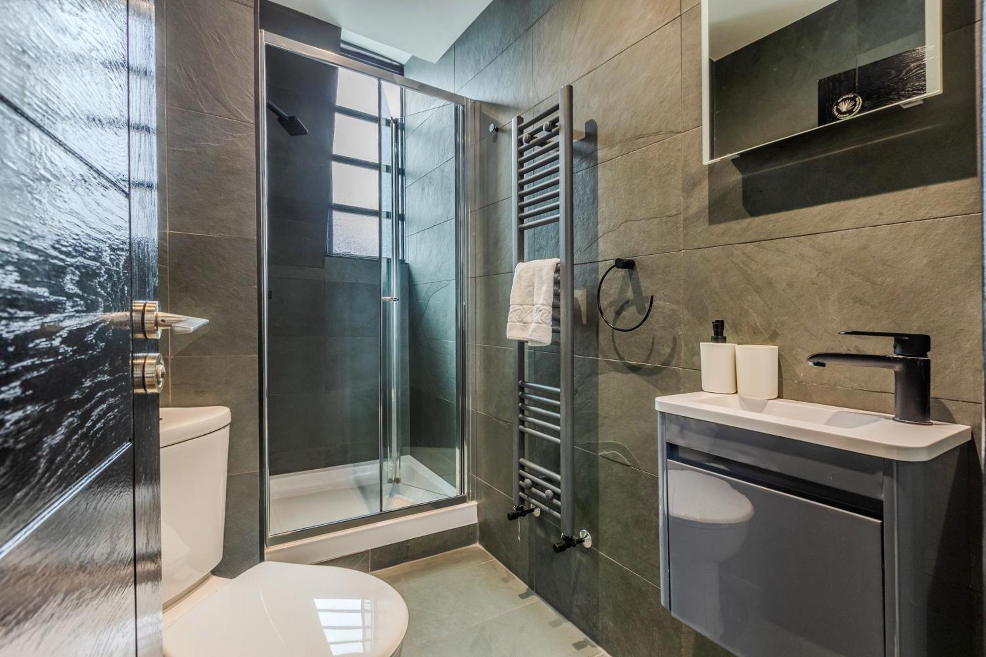 Langdon Apartments, Bouverie Place *