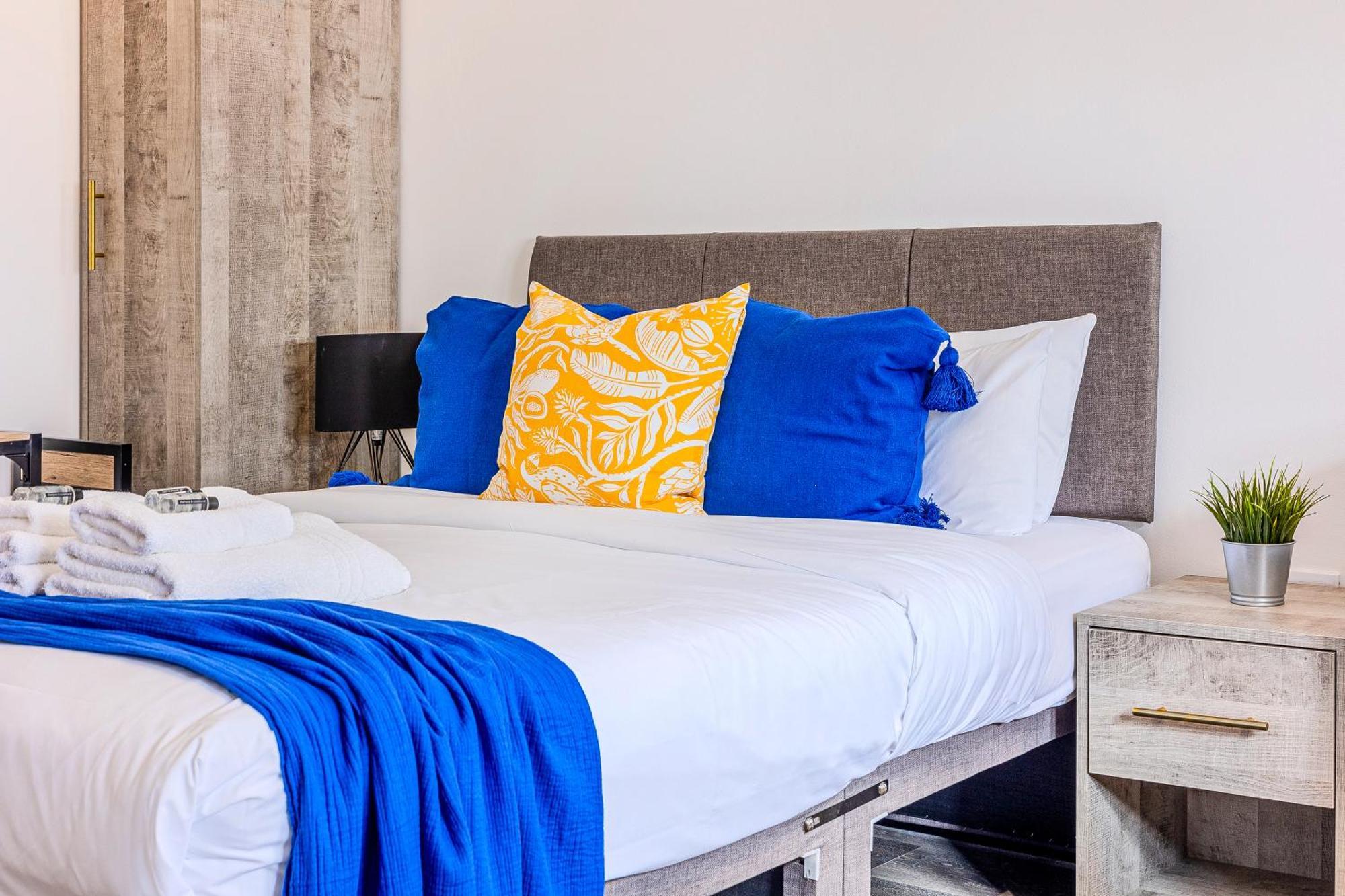 Langdon Apartments, Bouverie Place Apartment *
