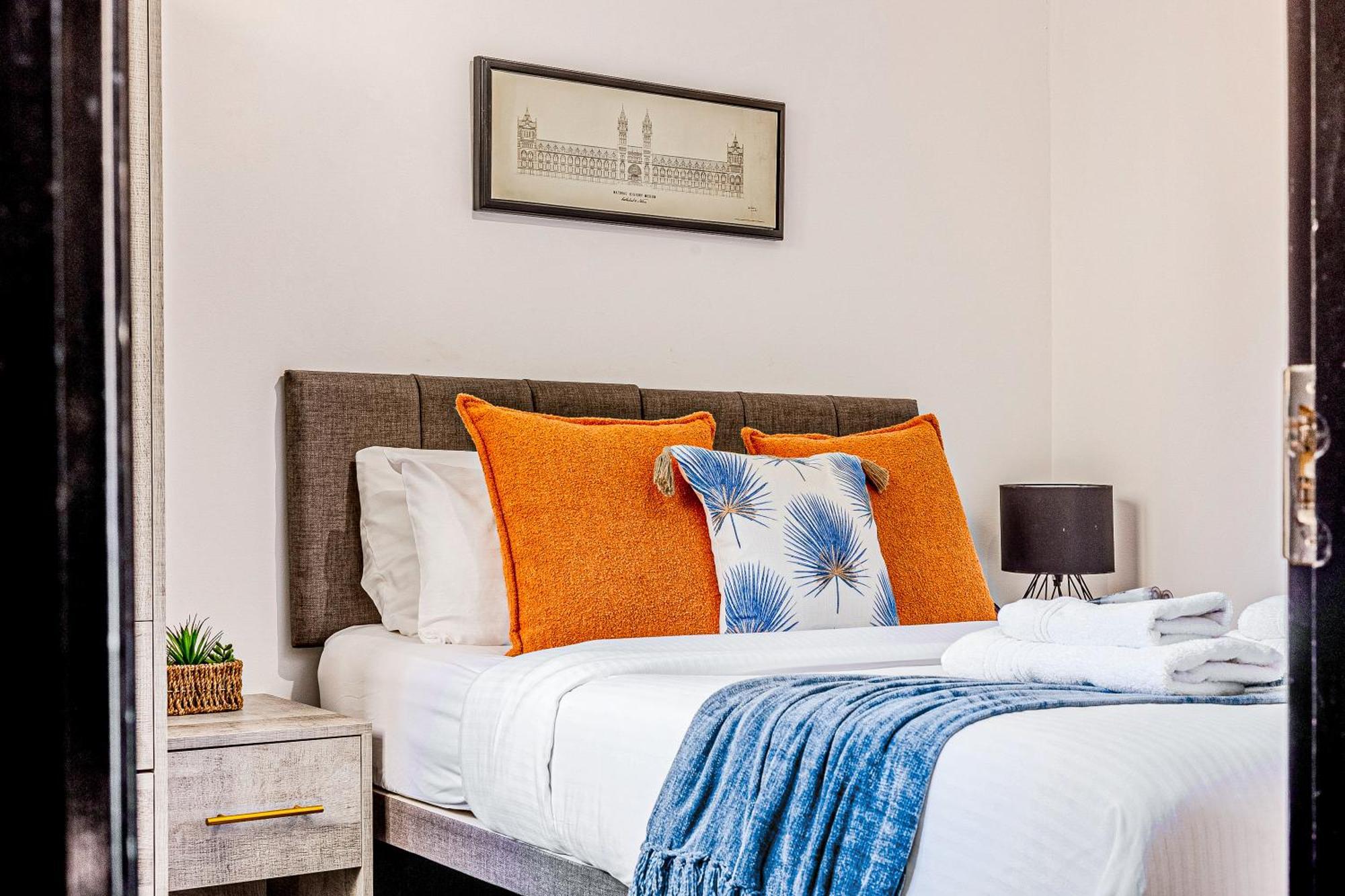 Langdon Apartments, Bouverie Place Apartment *
