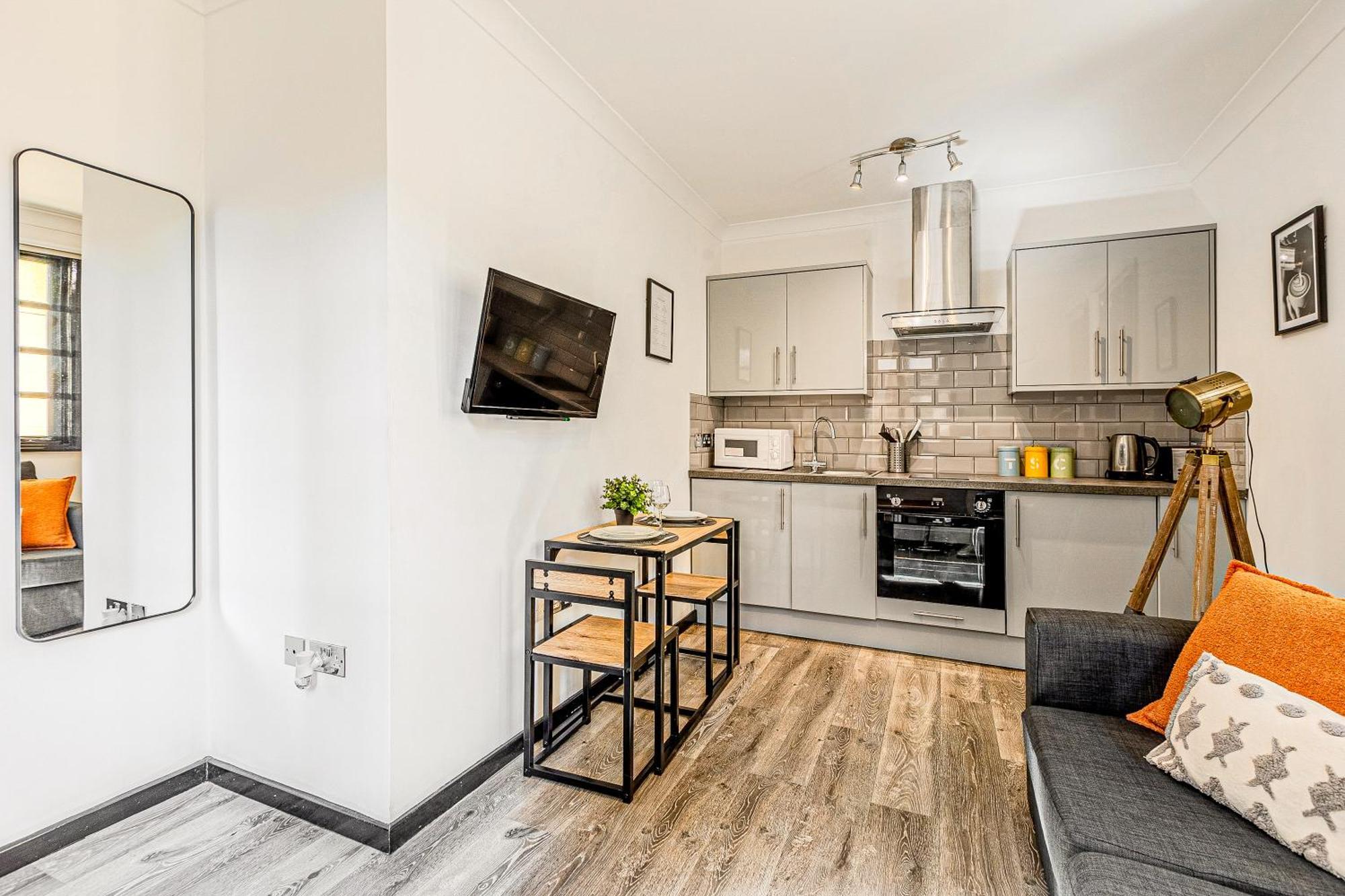Langdon Apartments, Bouverie Place Apartment