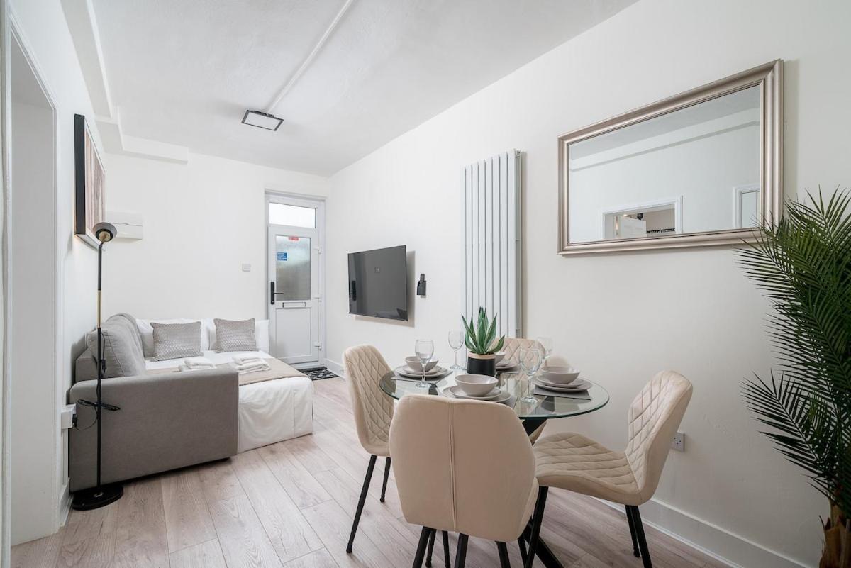 Spacious 2bed Flat Free Parking And Garden * London