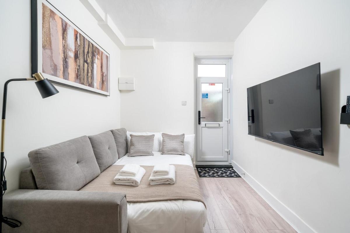 Spacious 2bed Flat Free Parking And Garden Apartment London