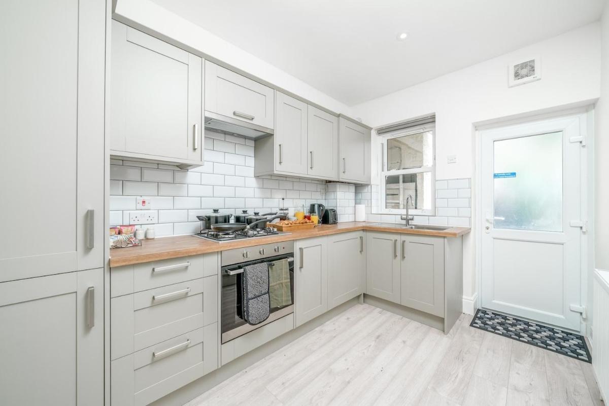Spacious 2bed Flat Free Parking And Garden London