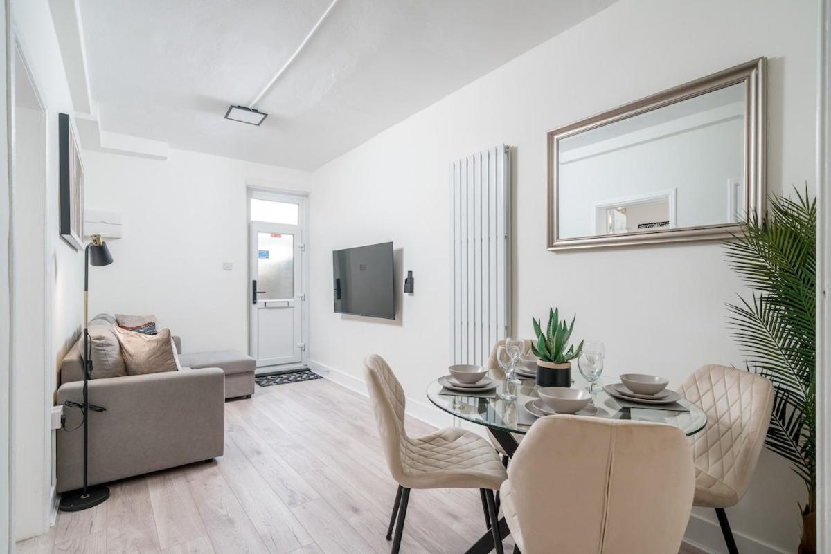 Spacious 2bed Flat Free Parking And Garden