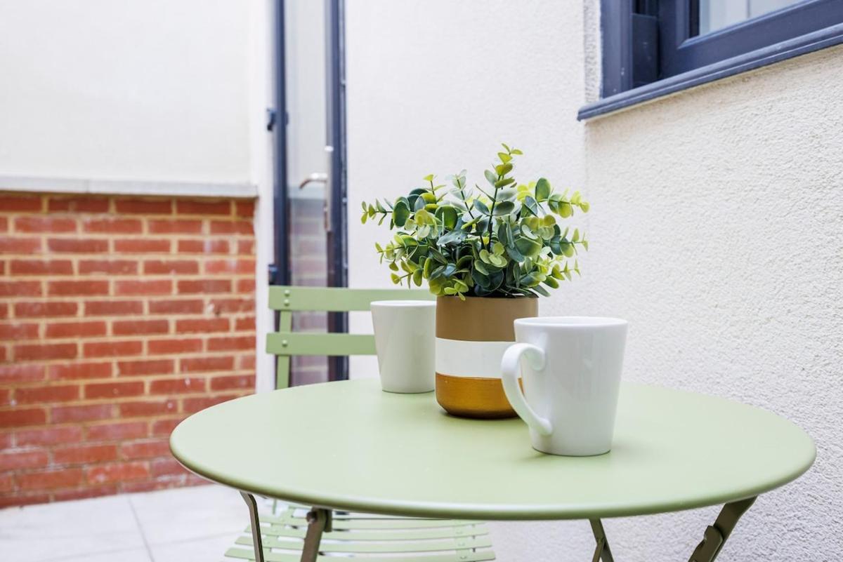 2 Bedroom Ground Floor In East Dulwich , Leisure , Ideal For Long Weekly & Monthly Offers London