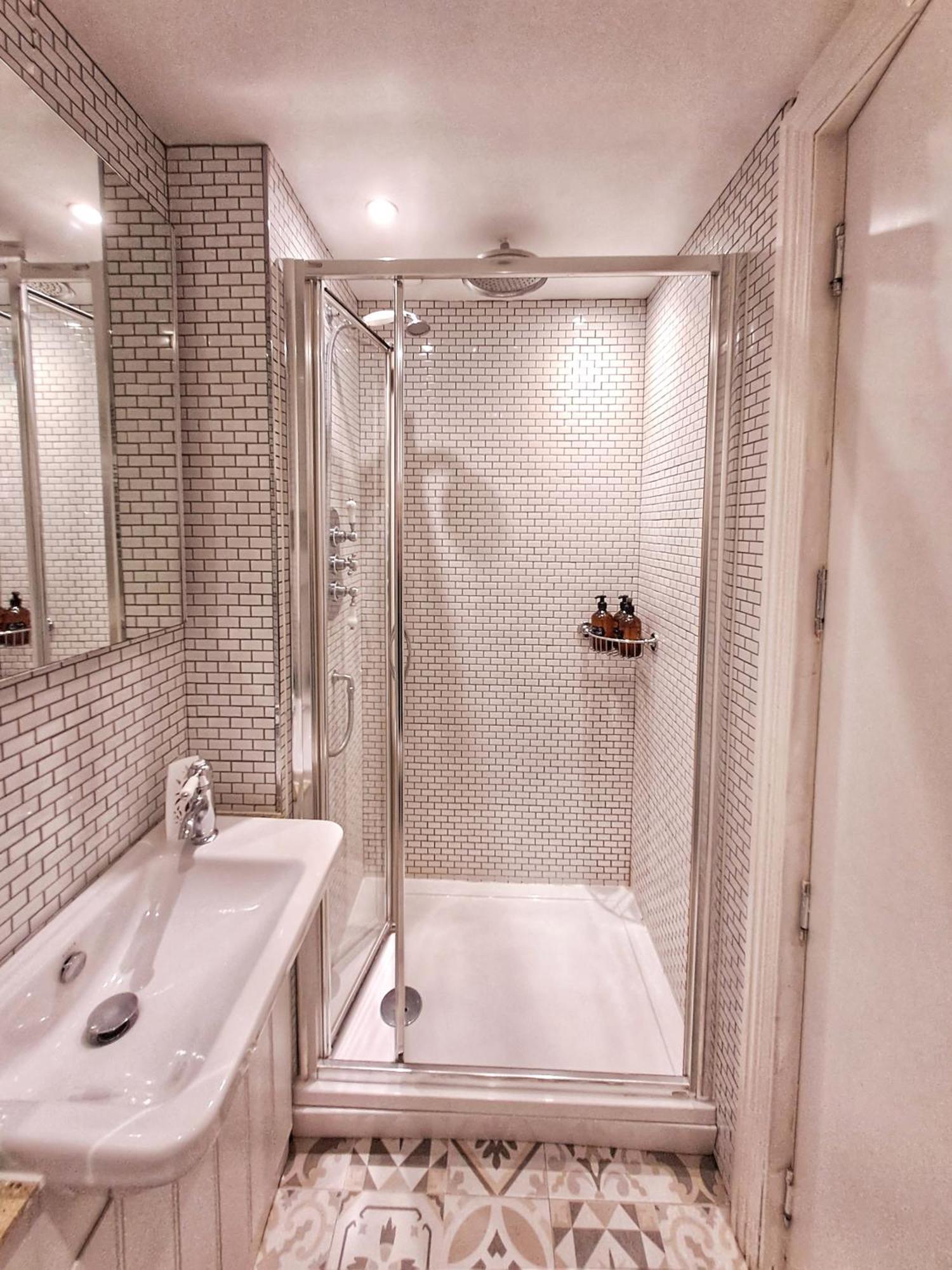 Apartment New Luxury 2 Bed 2 Bath Flat E14 London