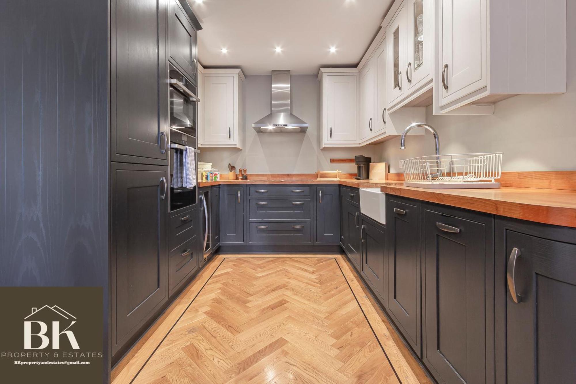 New Luxury 2 Bed 2 Bath Flat E14 Apartment