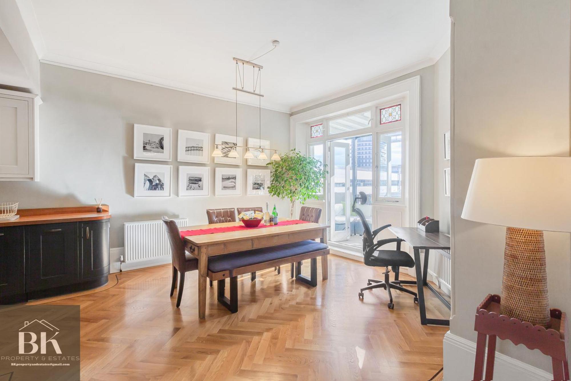 New Luxury 2 Bed 2 Bath Flat E14 * London