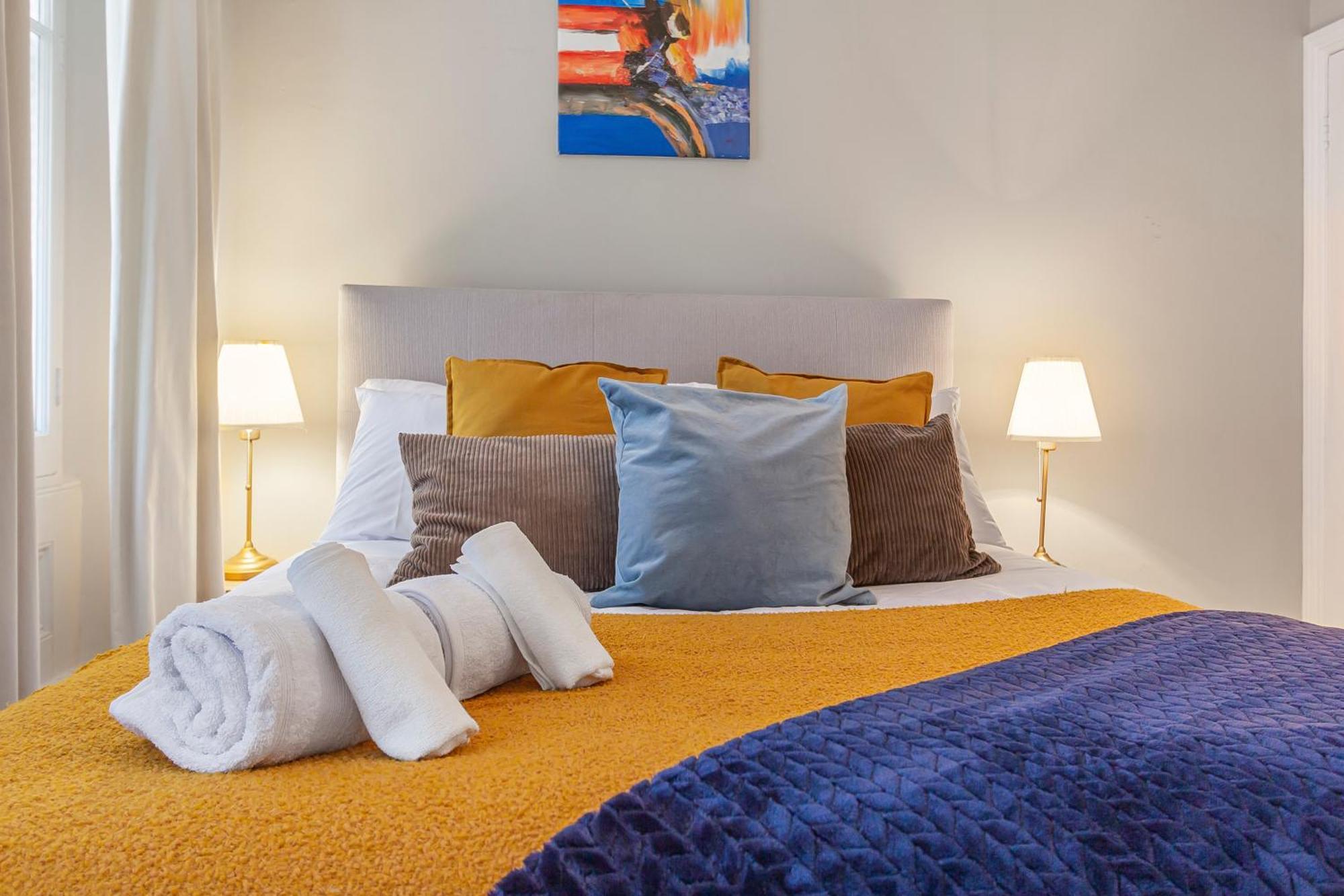 New Luxury 2 Bed 2 Bath Flat E14