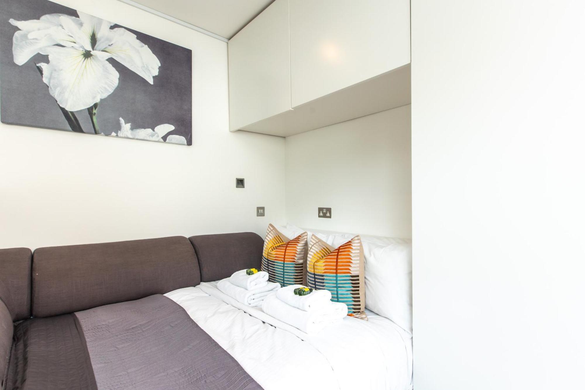 Apartment Comfortable With Balcony Near Monument Station *