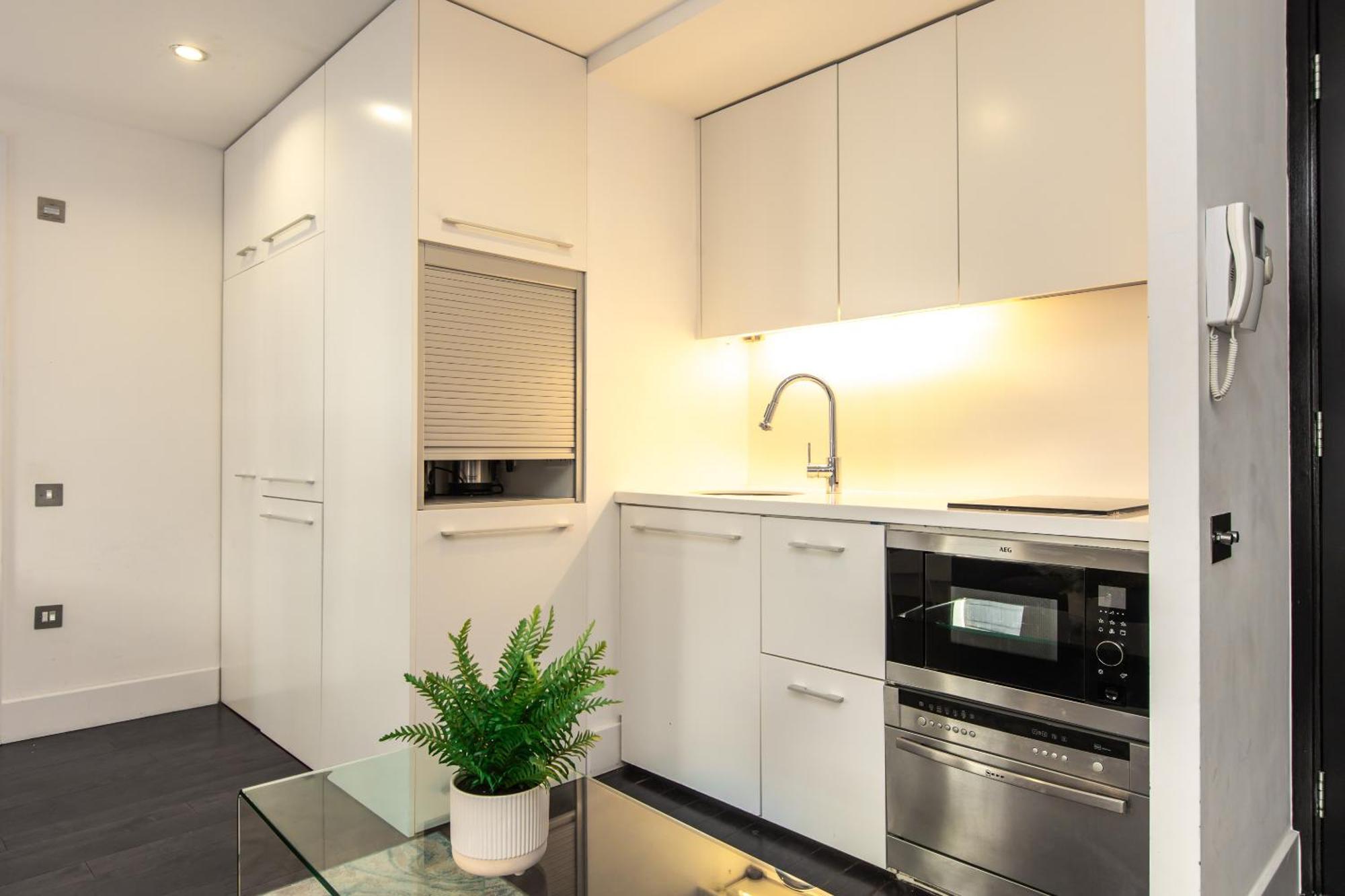 Comfortable 1br Flat Near Monument Station! Apartment