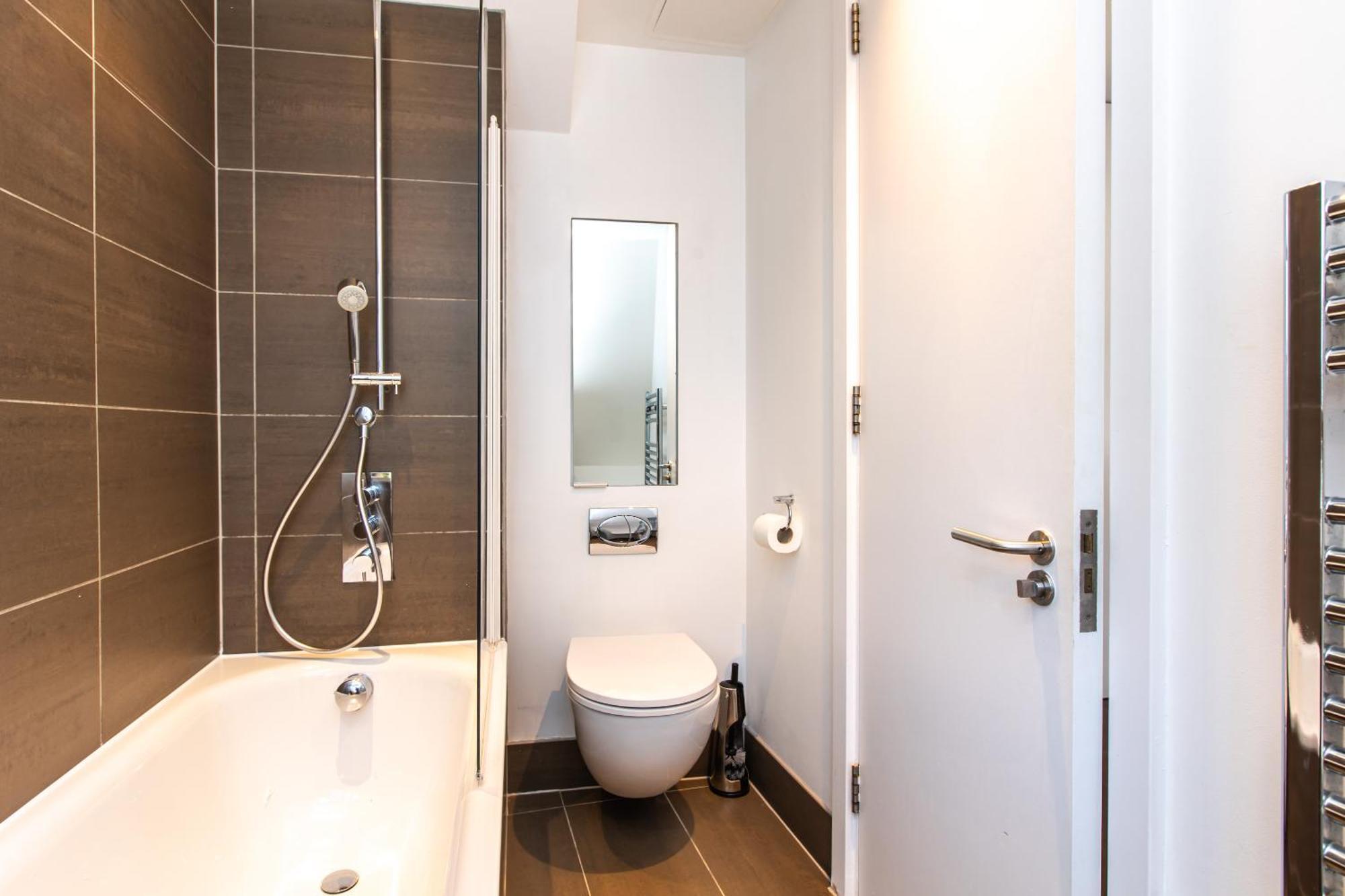 Comfortable 1br Flat Near Monument Station! Apartment *