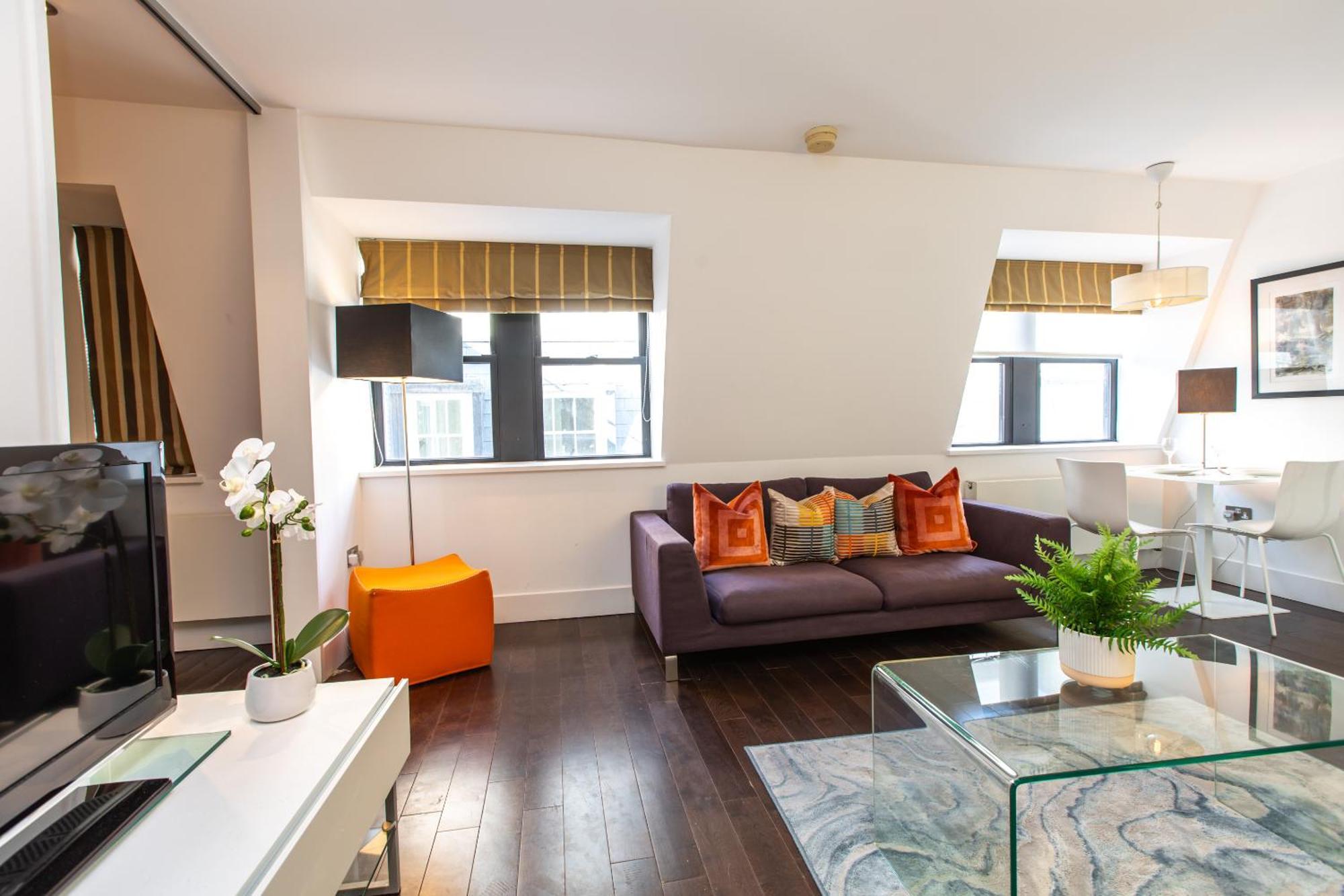 Apartment Comfortable 1br Flat Near Monument Station! *
