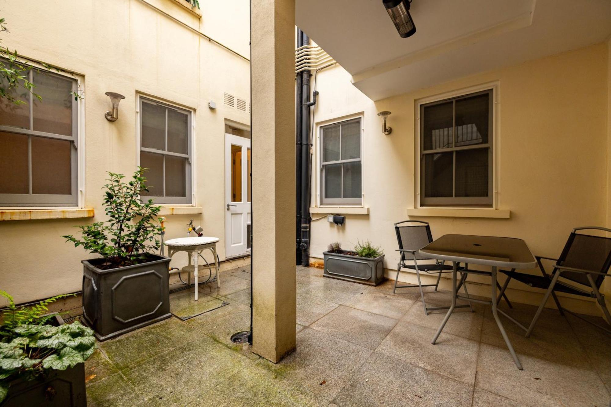 Large 4-bed 8-guests W Patio 1841 House Paddington Apartment *