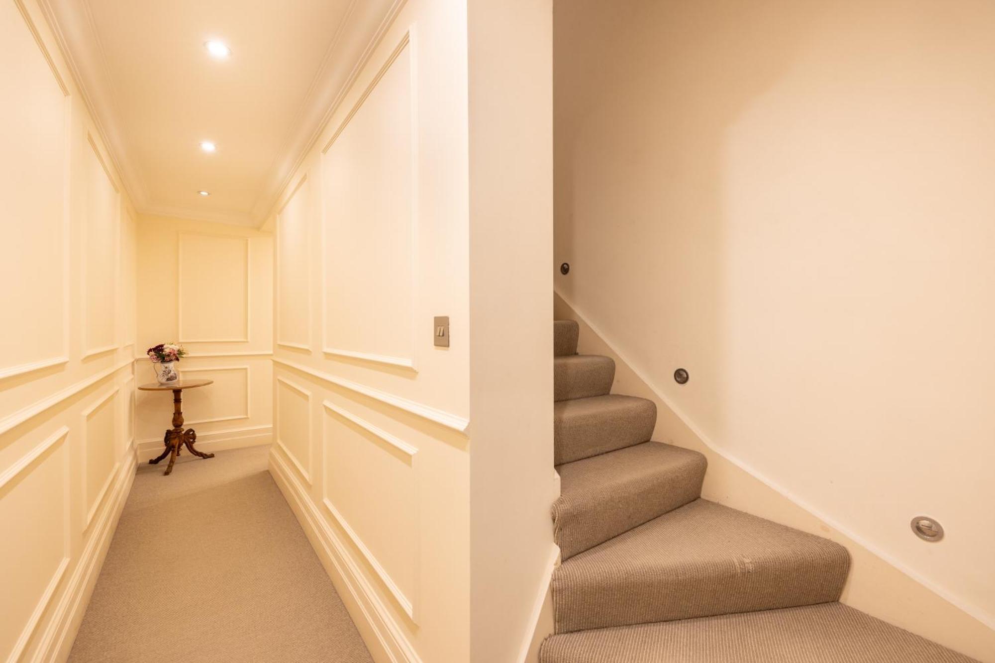 Large 4-bed 8-guests W Patio 1841 House Paddington *