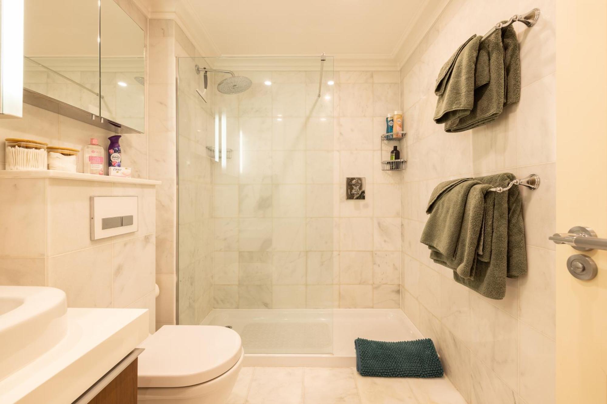 Large 4-bed 8-guests W Patio 1841 House Paddington Apartment *