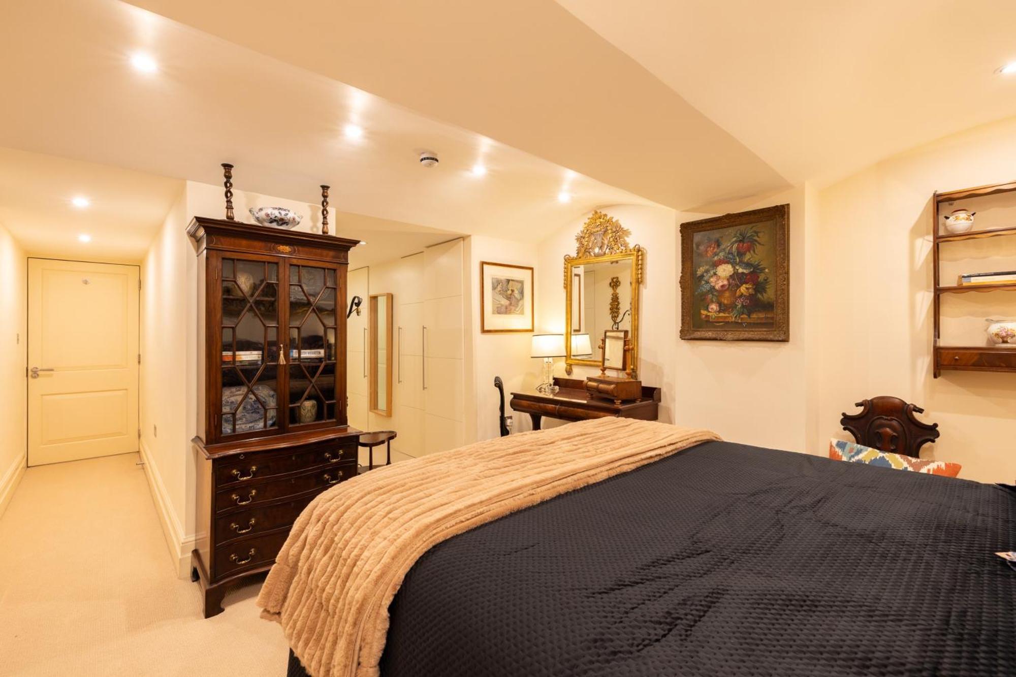 Large 4-bed 8-guests W Patio 1841 House Paddington * London
