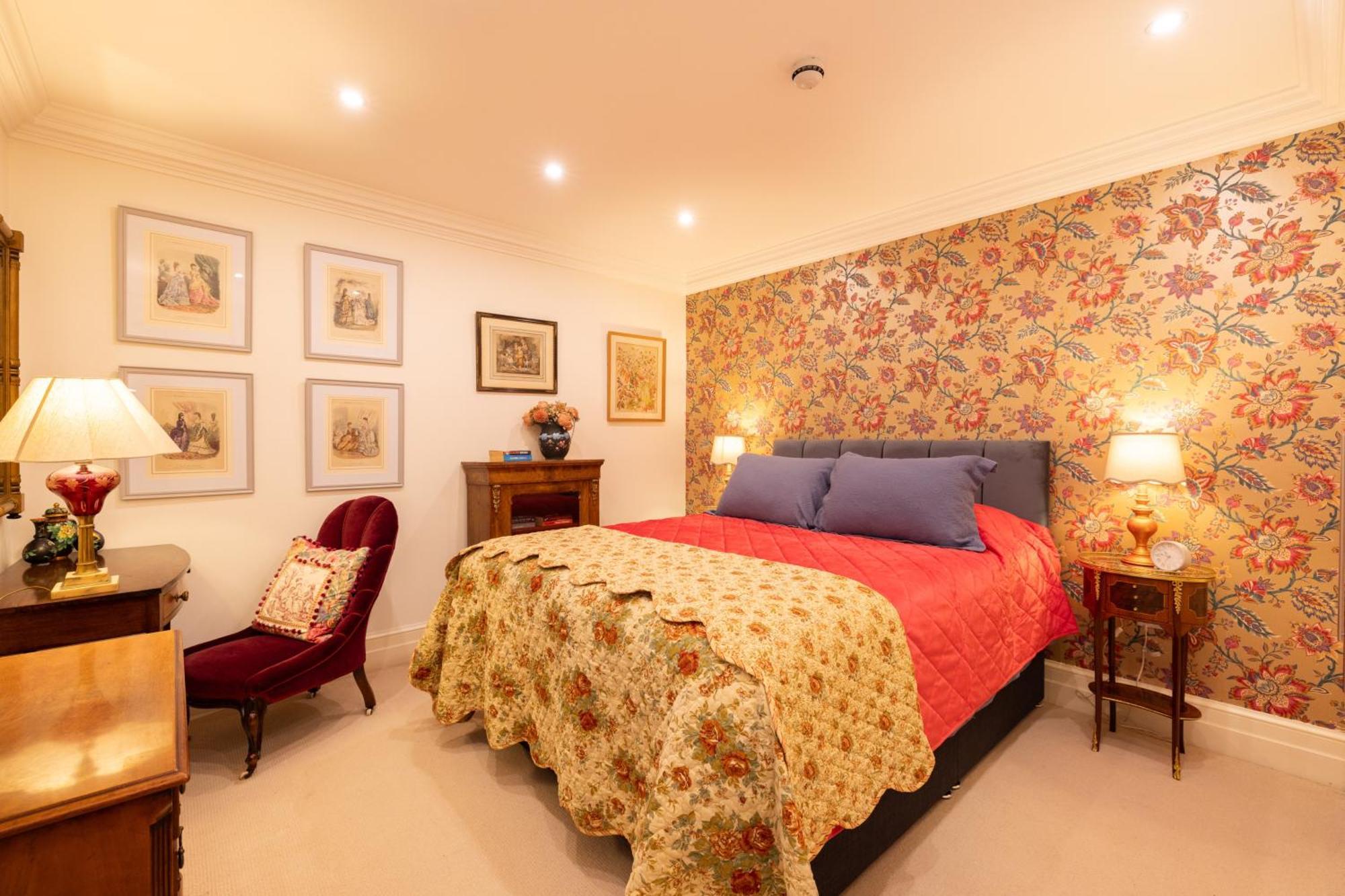 Large 4-bed 8-guests W Patio 1841 House Paddington Apartment *