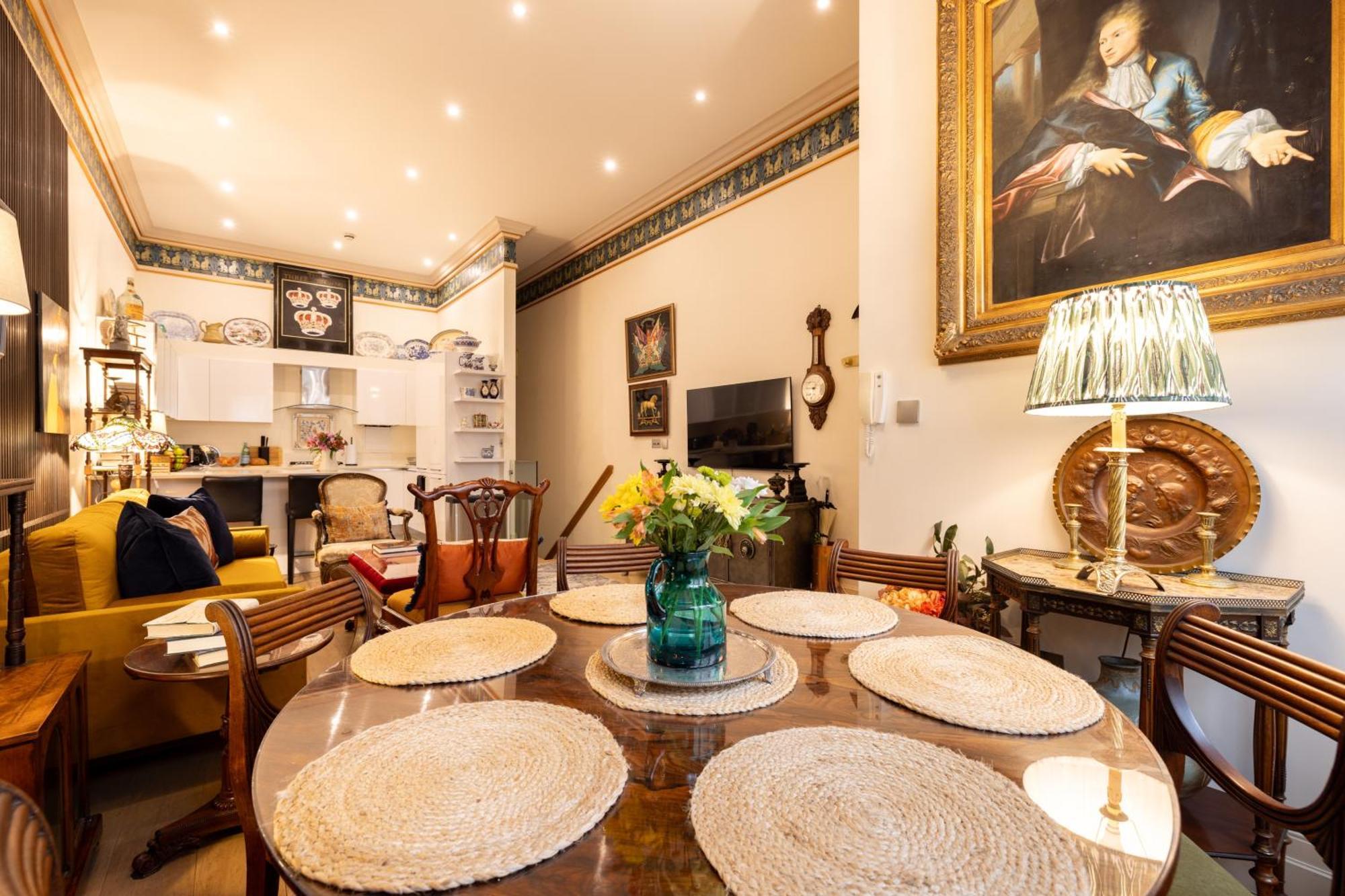 Large 4-bed 8-guests W Patio 1841 House Paddington Apartment London