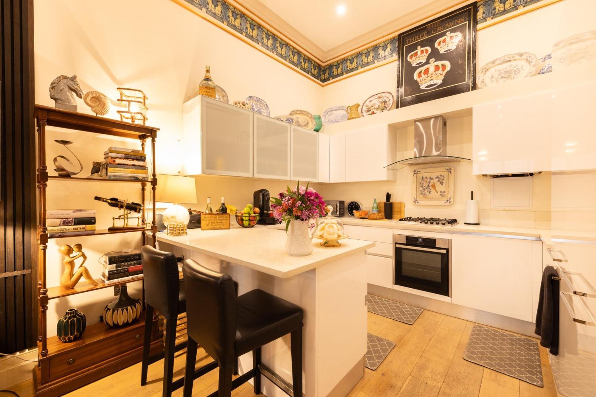 Large 4-bed 8-guests W Patio 1841 House Paddington