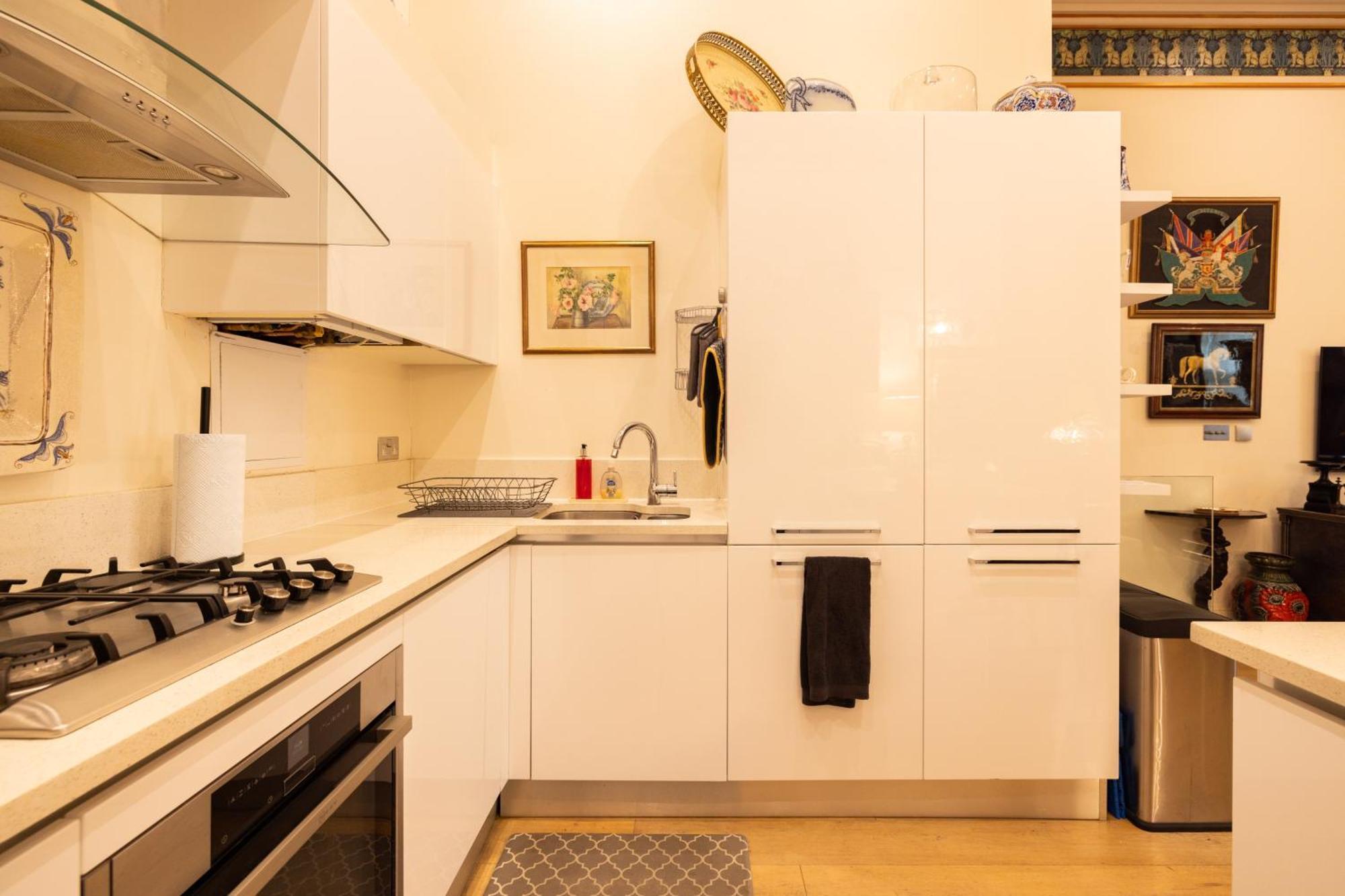 Large 4-bed 8-guests W Patio 1841 House Paddington * London