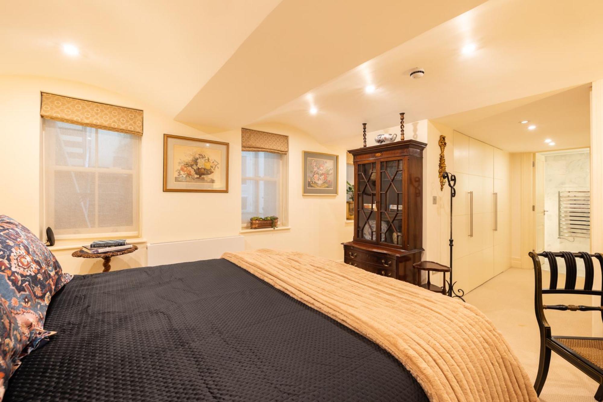 Large 4-bed 8-guests W Patio 1841 House Paddington
