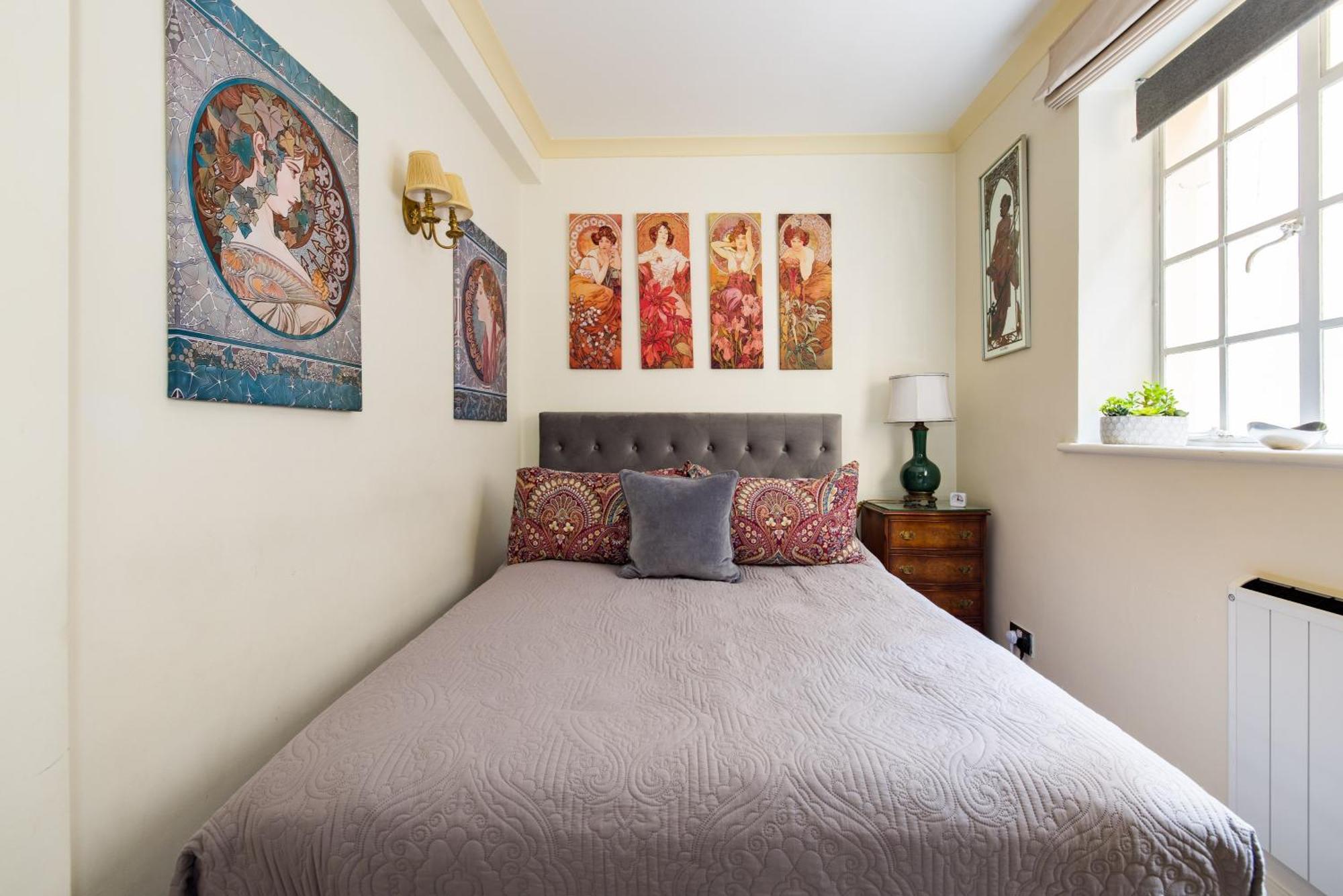 Mayfair 3-bed 5-guest Berkeley Square 1729 House Apartment