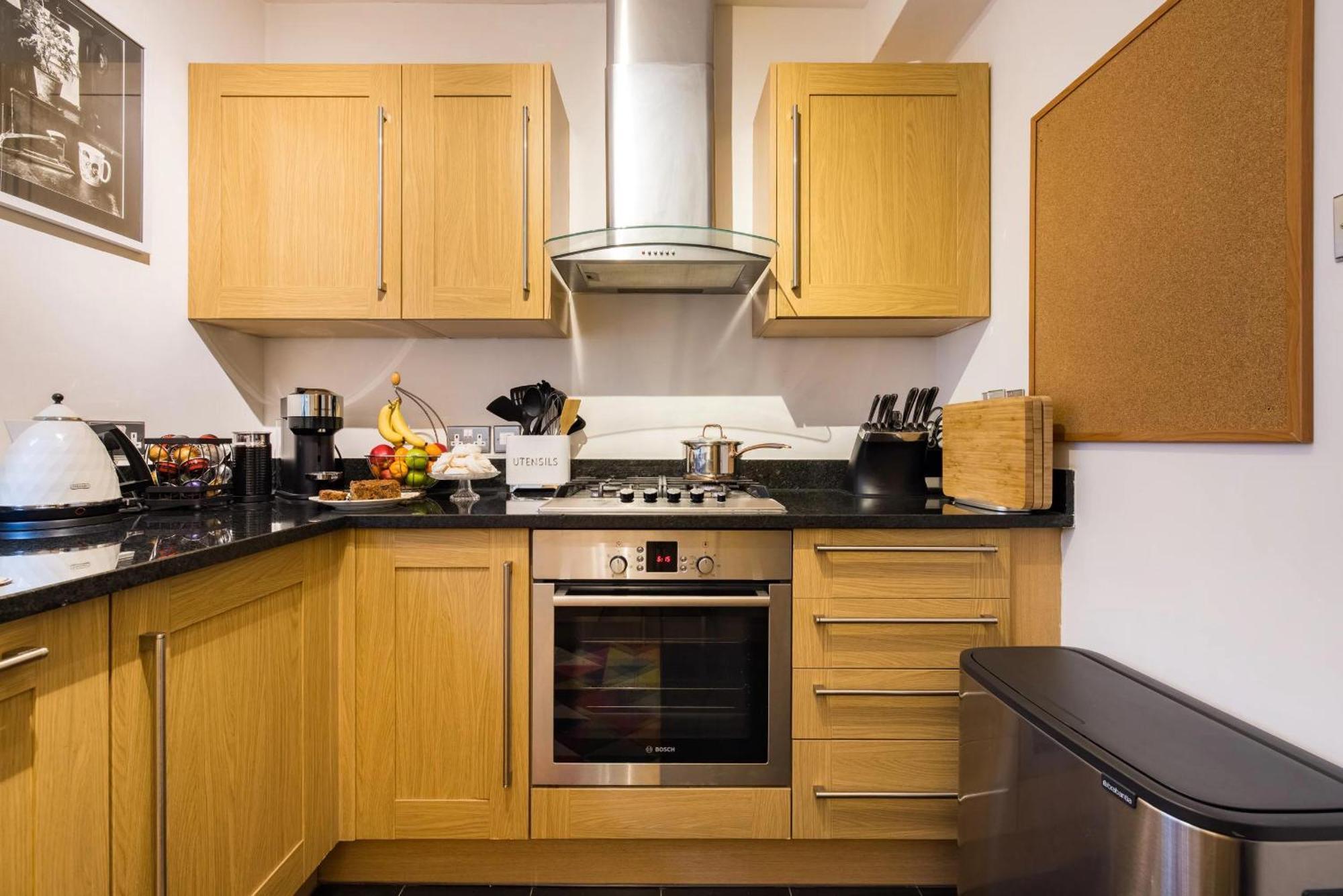 Apartment Mayfair 3-bed 5-guest Berkeley Square 1729 House *