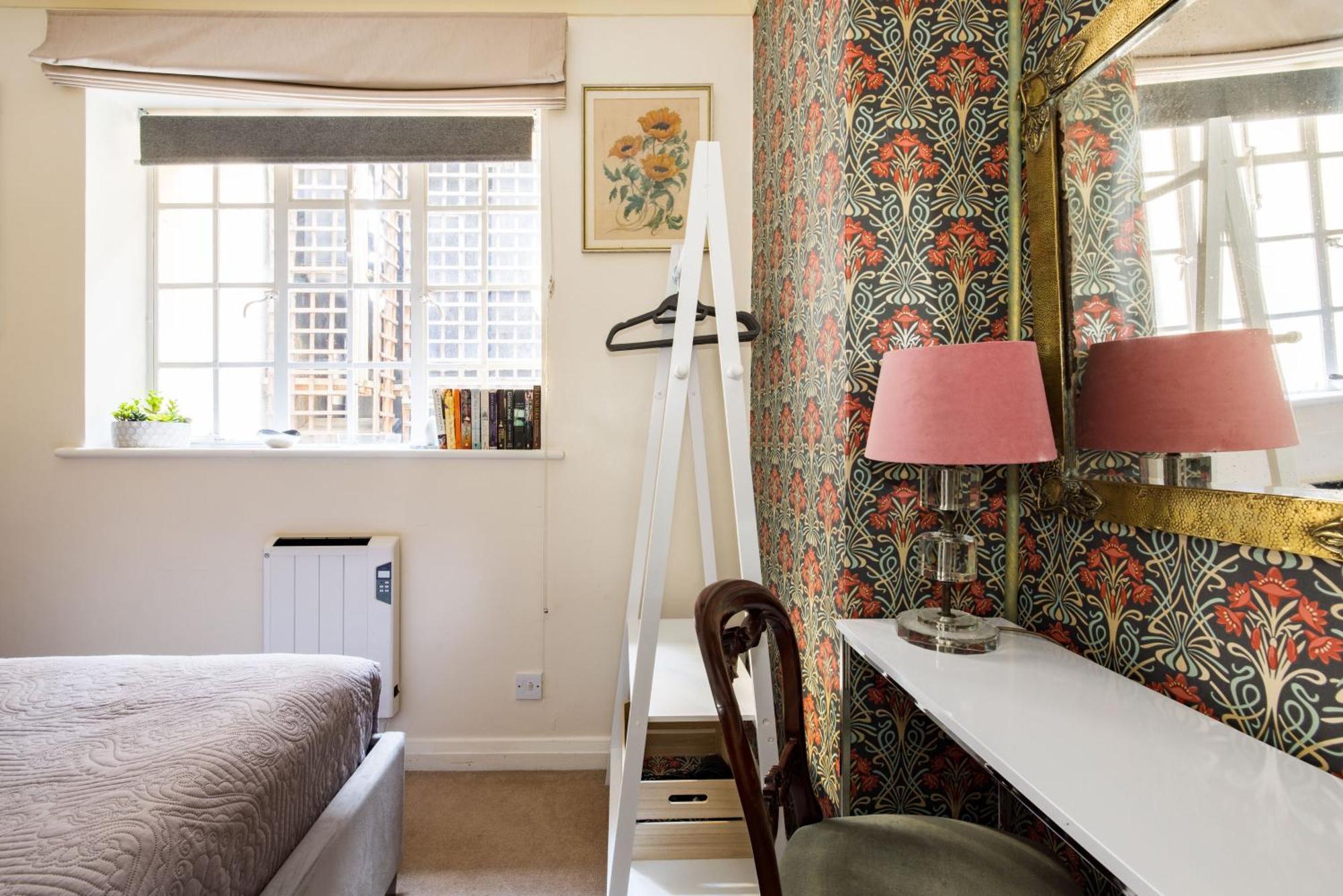 Mayfair 3-bed 5-guest Berkeley Square 1729 House * London