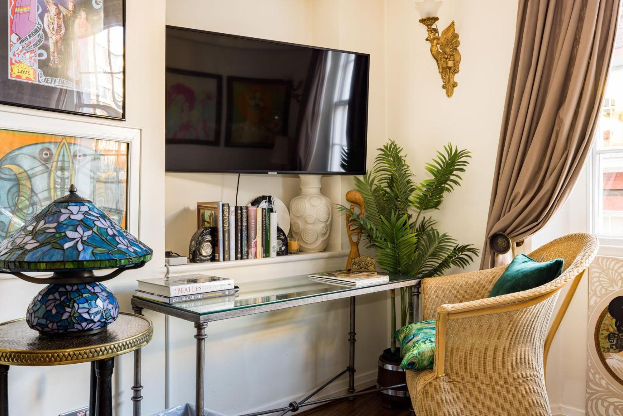 Mayfair 3-bed 5-guest Berkeley Square 1729 House Apartment *