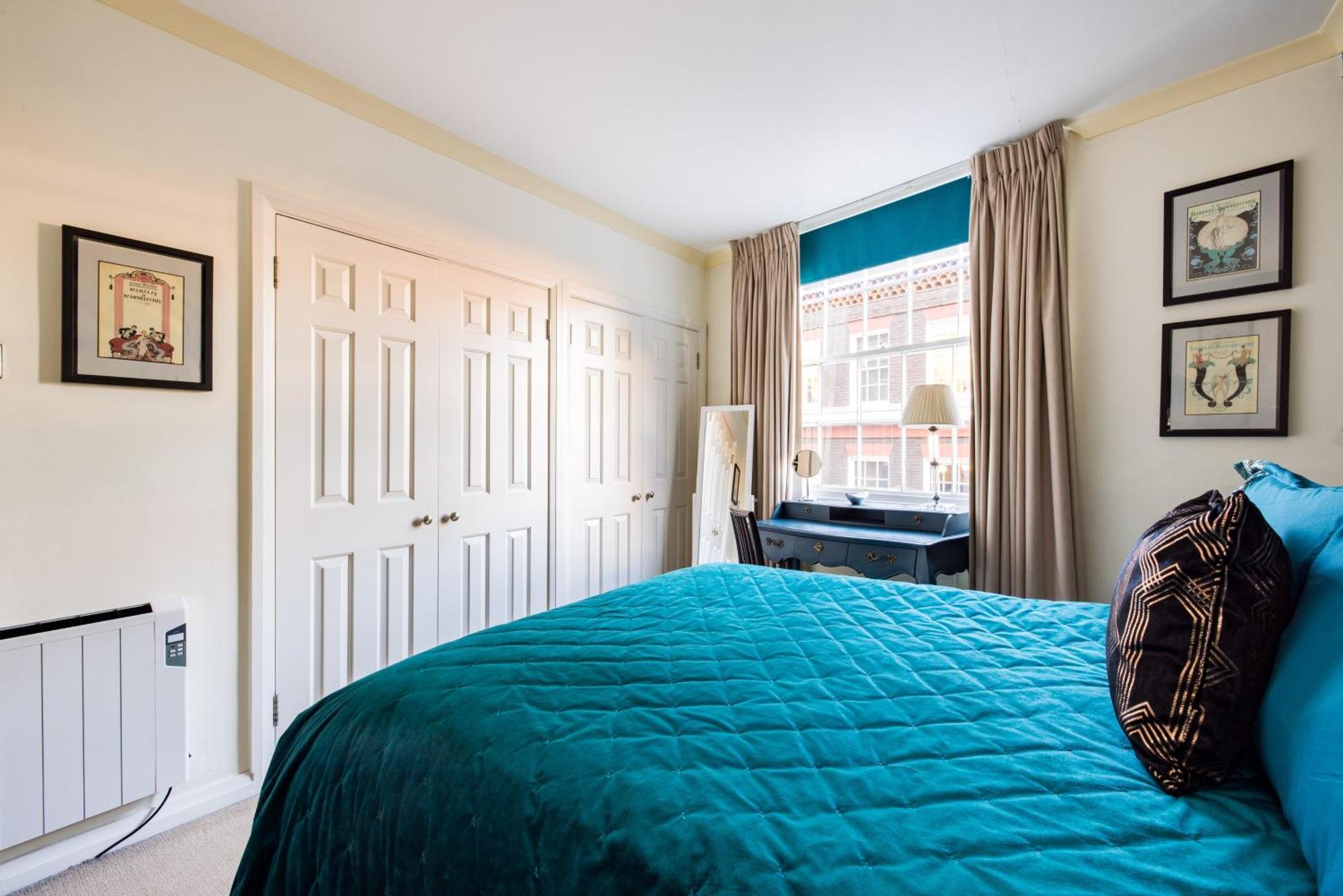 Mayfair 3-bed 5-guest Berkeley Square 1729 House * London