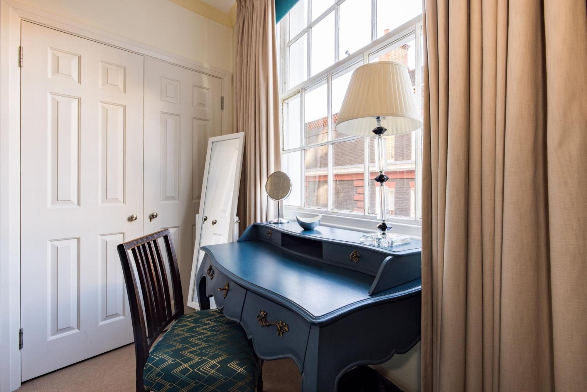 Mayfair 3-bed 5-guest Berkeley Square 1729 House London