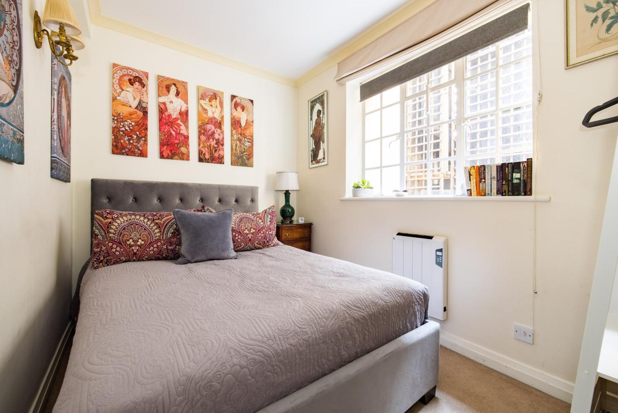 Mayfair 3-bed 5-guest Berkeley Square 1729 House * London