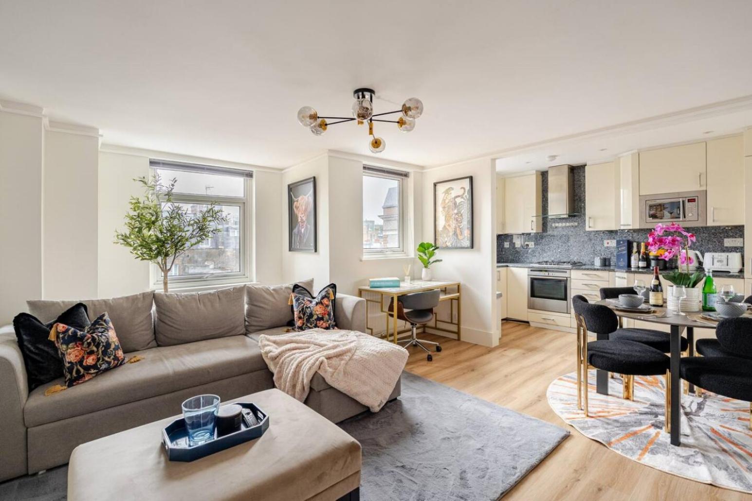 Floor Luxury Penthouse - Sleeps 6 Apartment